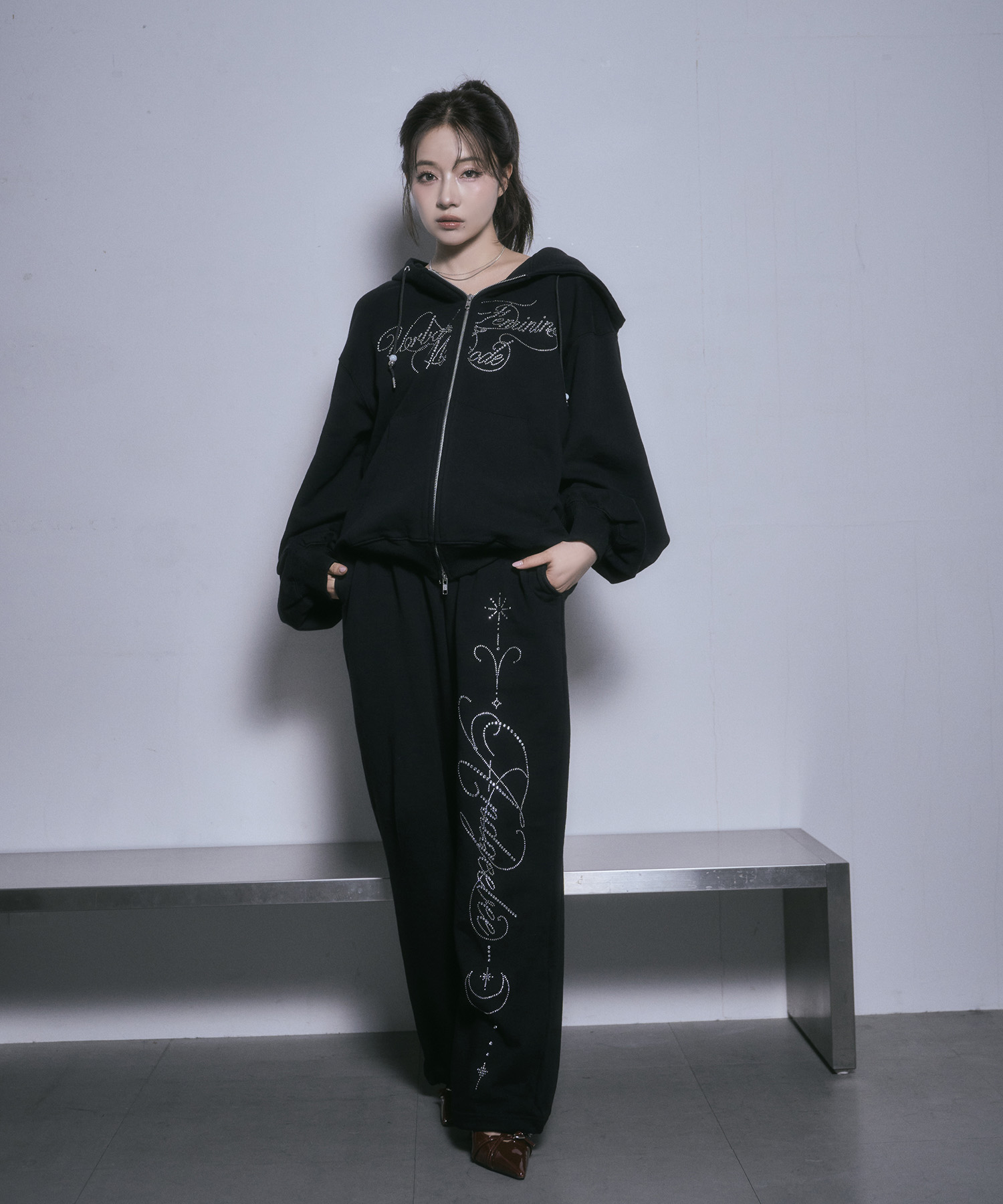 ラインストーンロゴスウェットパンツ