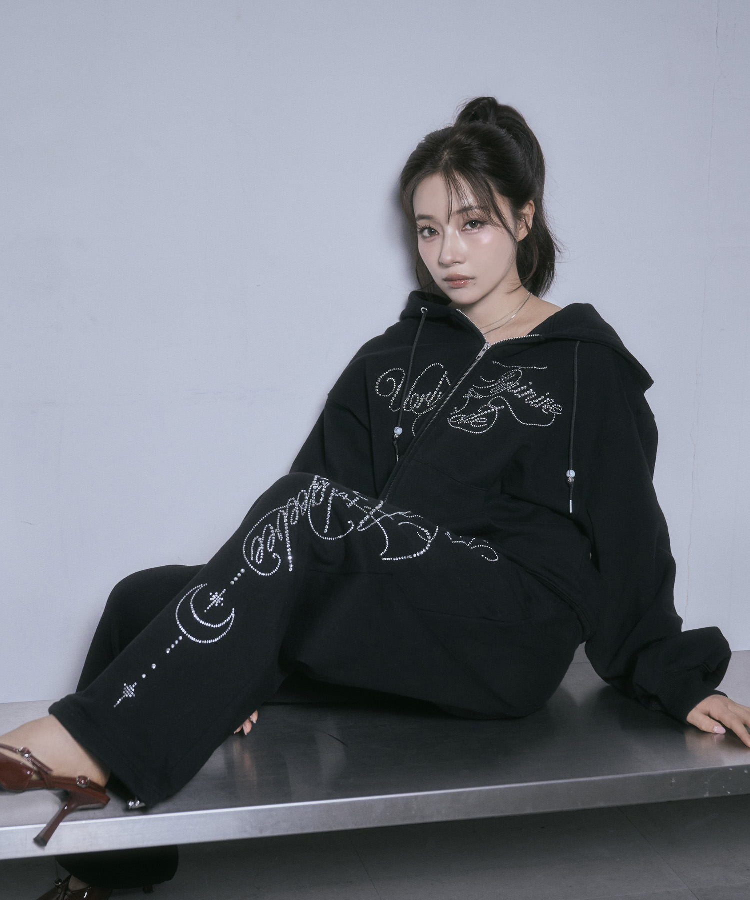 ラインストーンロゴスウェットパンツ