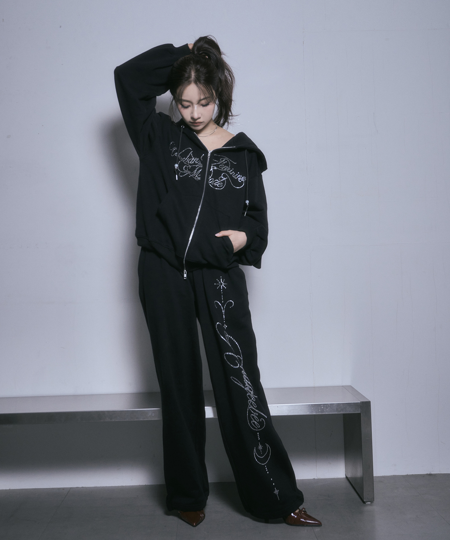 ラインストーンロゴスウェットパンツ