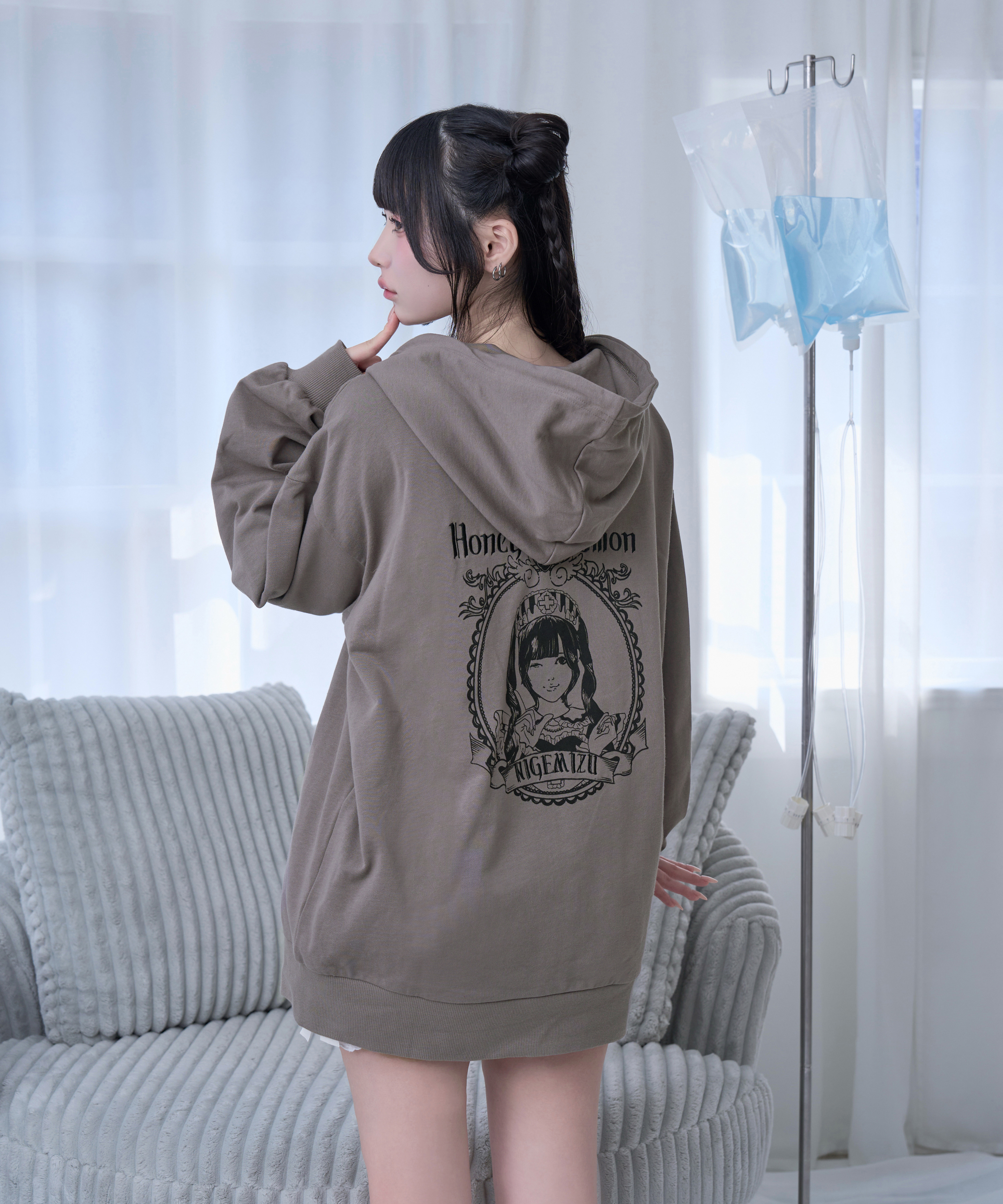 【逃げ水あむcollaboration】バックイラストジップパーカー
