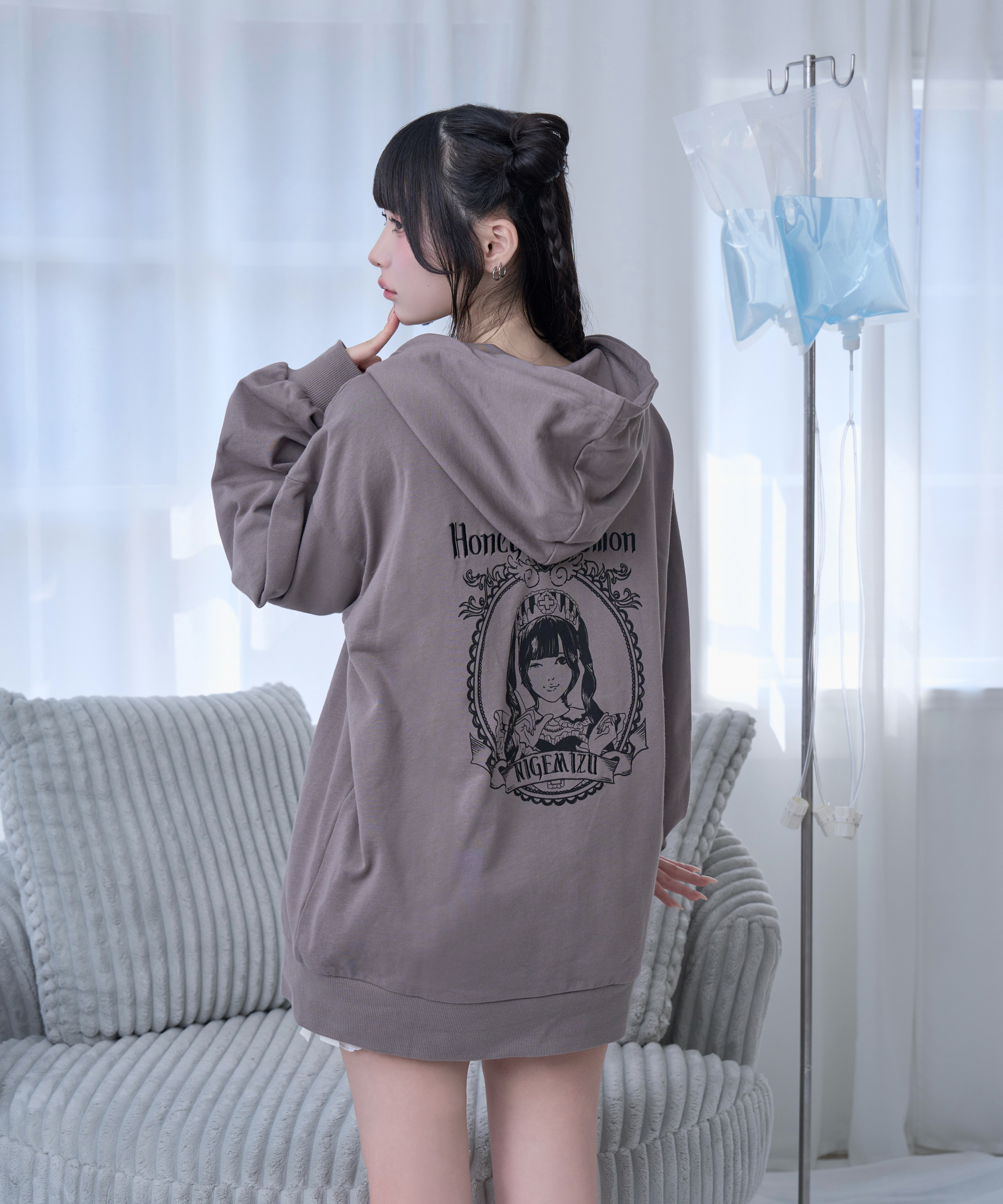 【逃げ水あむcollaboration】バックイラストジップパーカー