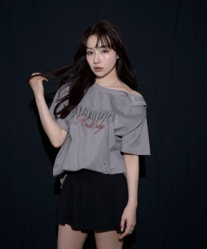 スプレープリントTシャツ