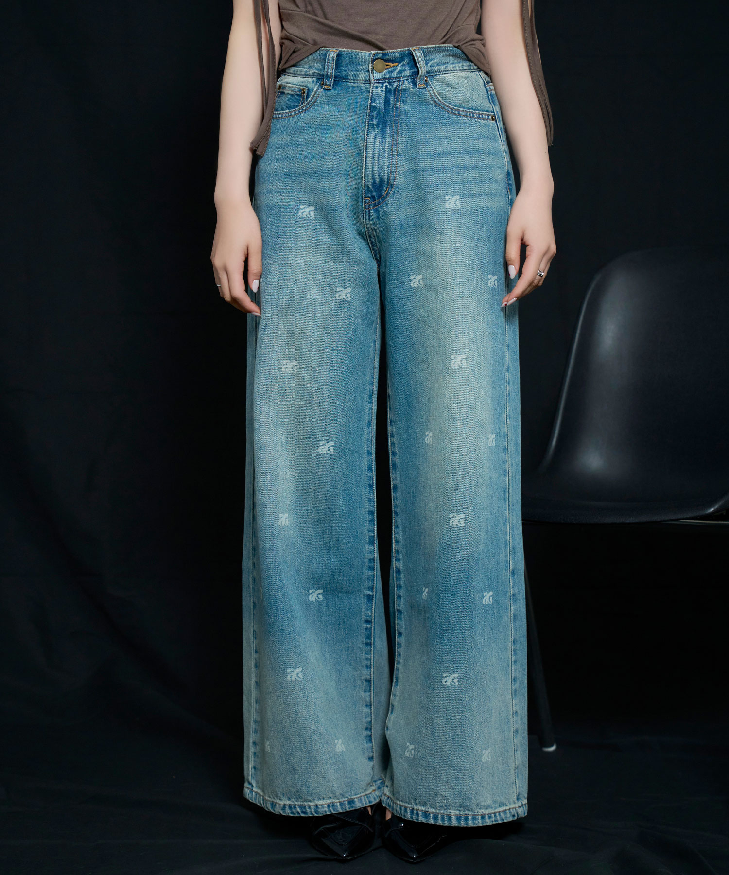 モノグラムロゴデニムパンツ