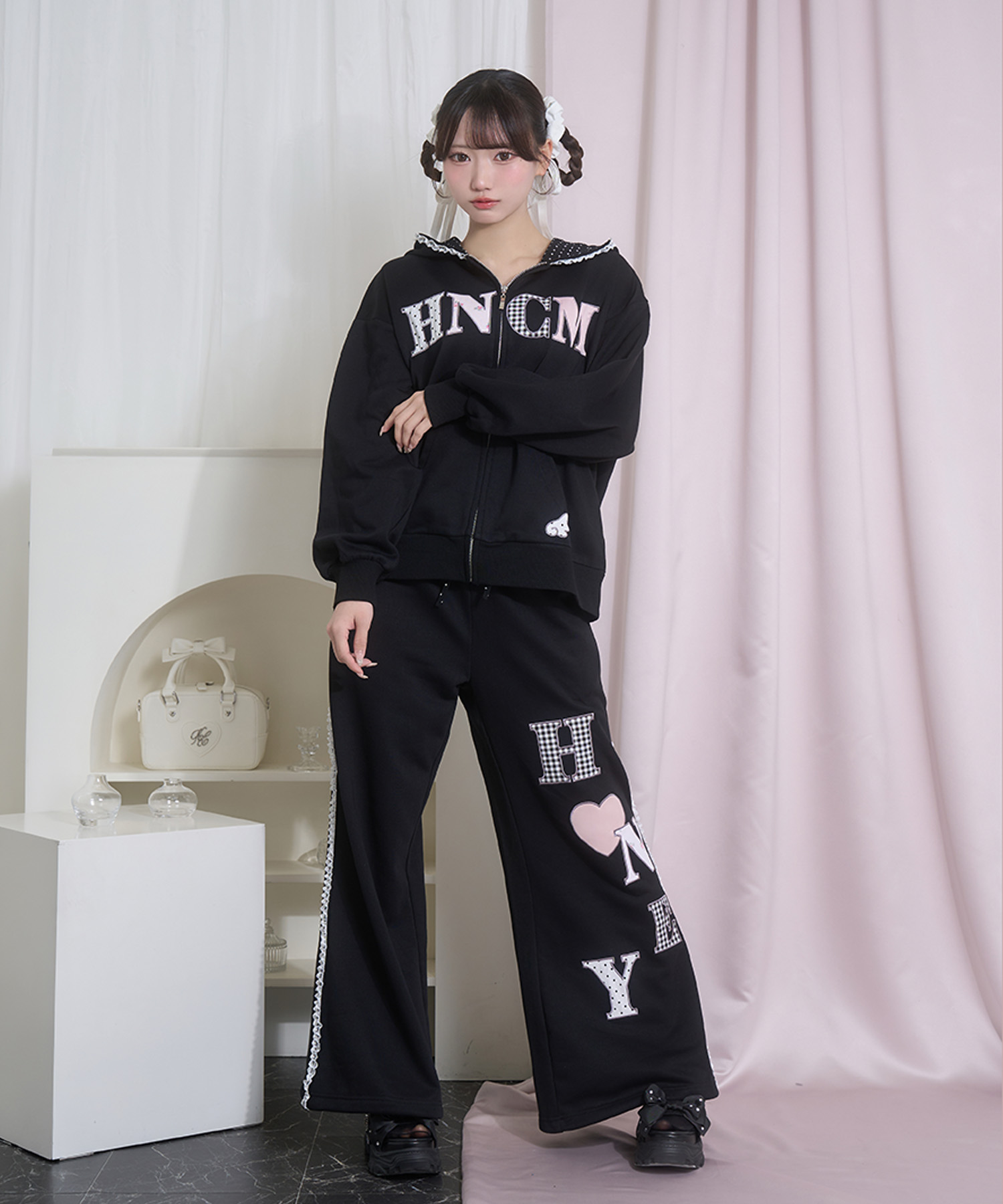 パターンアップリケジップパーカー