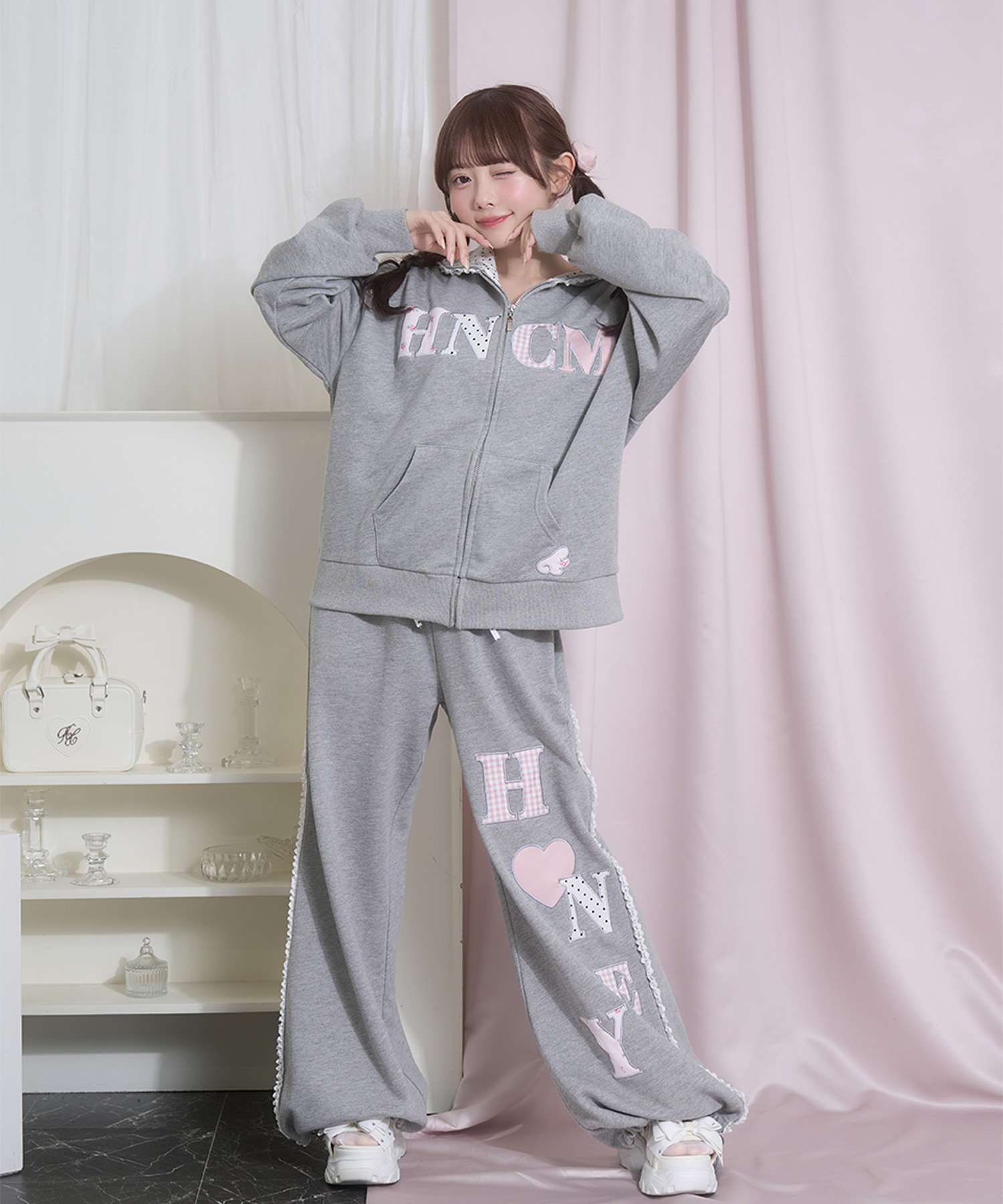 パターンアップリケジップパーカー