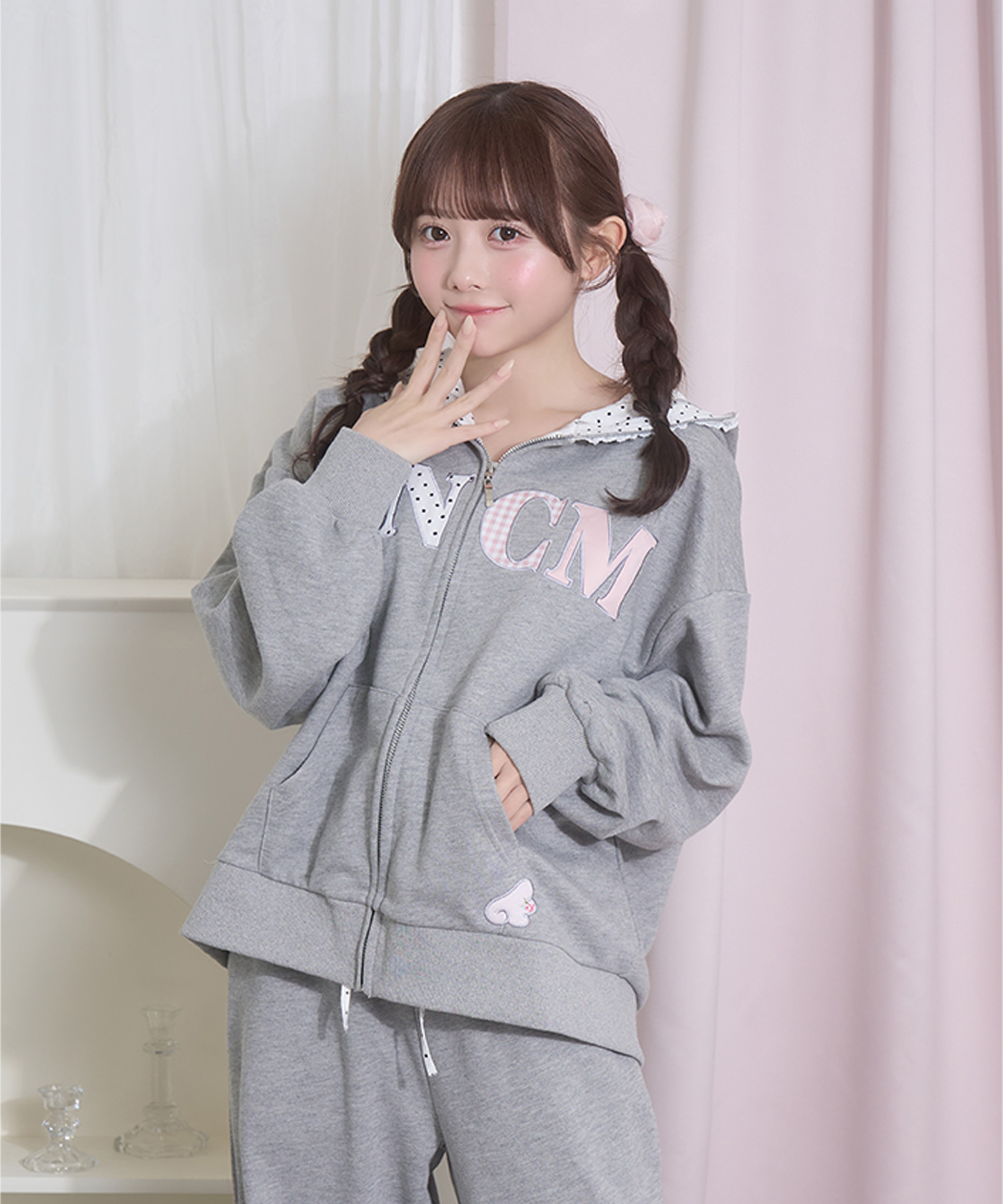 パターンアップリケジップパーカー