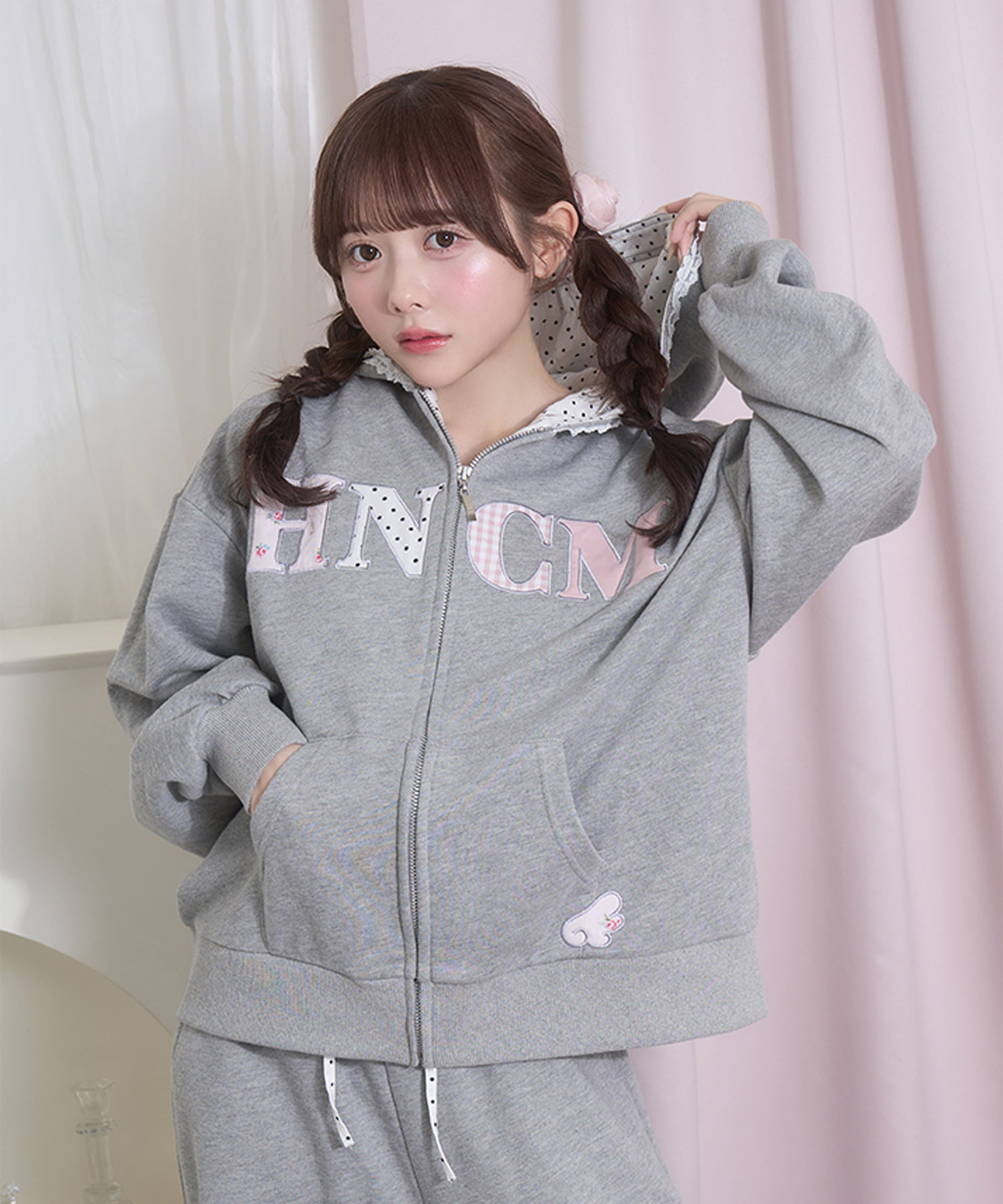 パターンアップリケジップパーカー