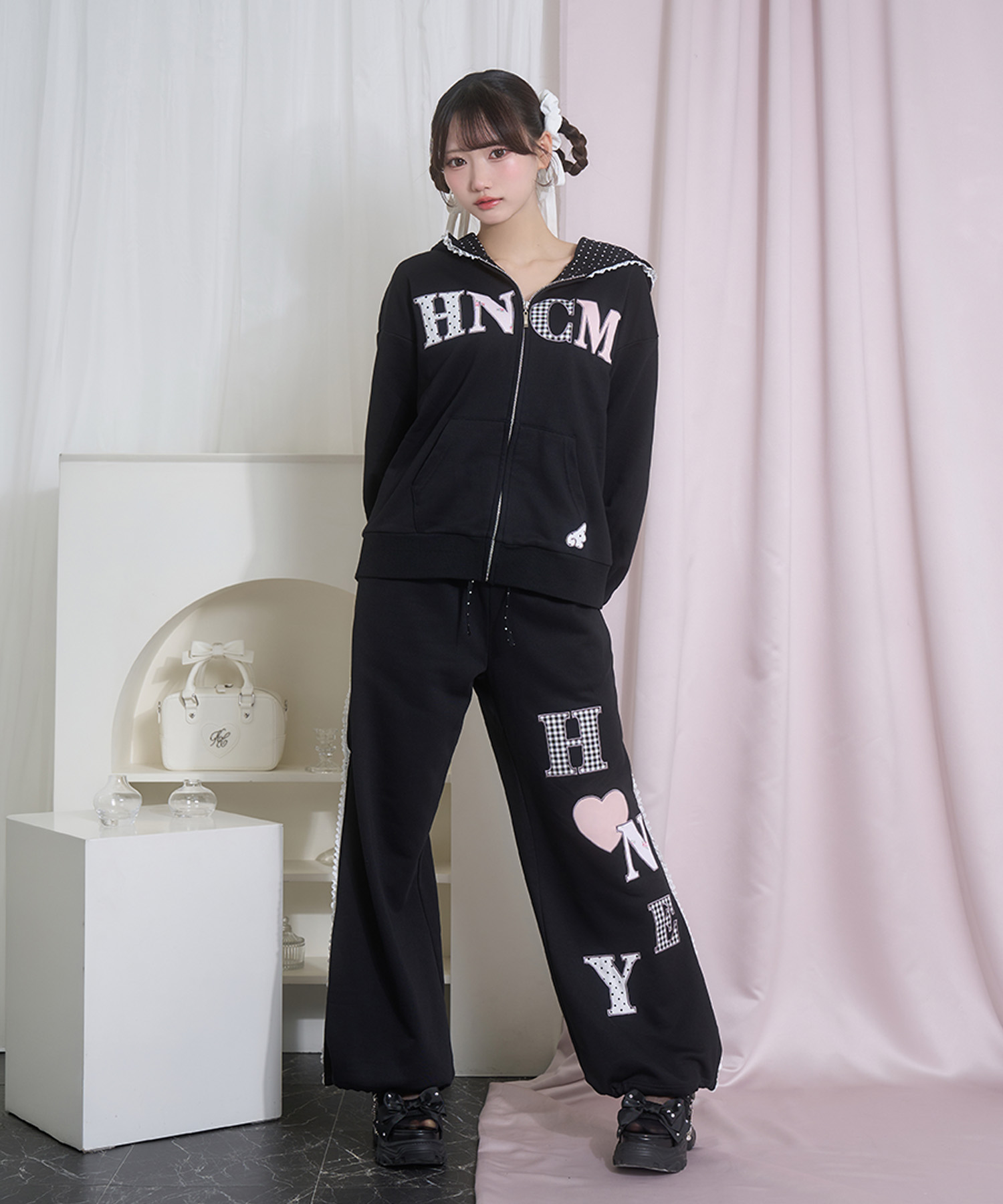 パターンアップリケジップパーカー