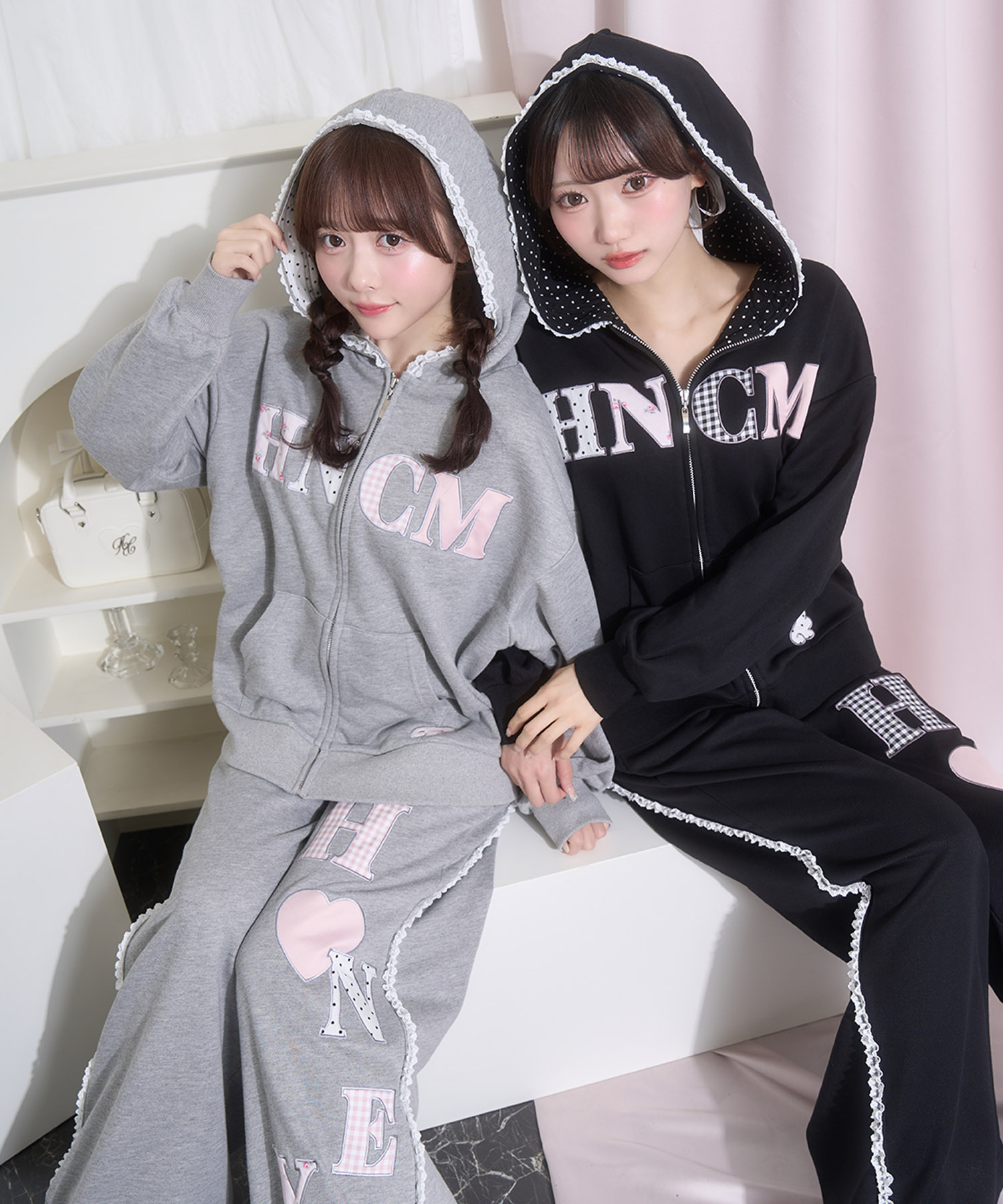 パターンアップリケジップパーカー