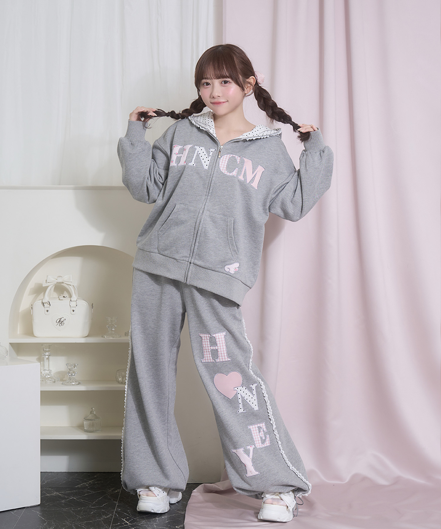 パターンアップリケジップパーカー