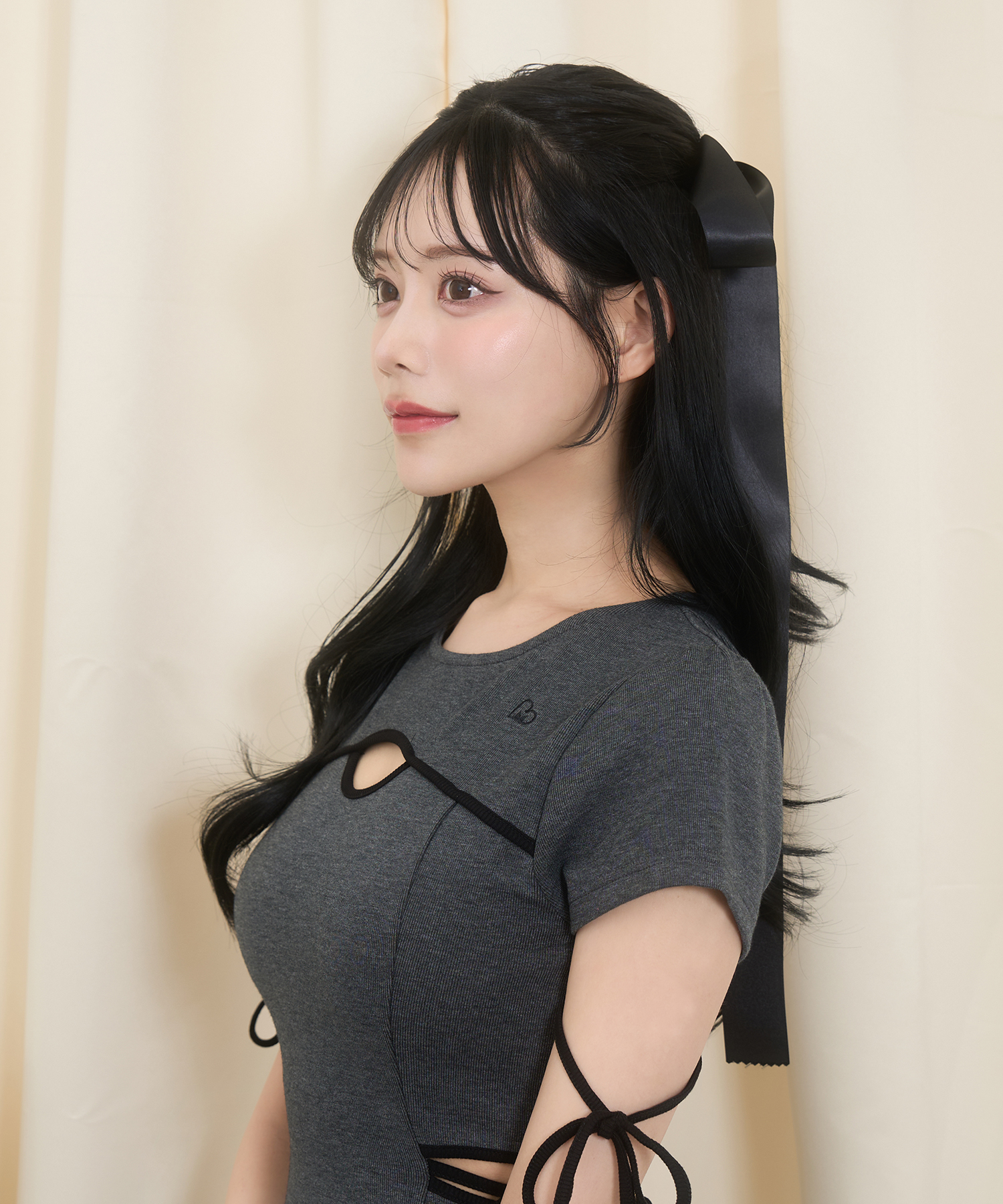 パイピングカットアウトワンピース / チャコール