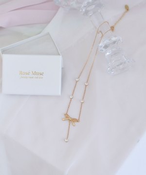 Ribbon charm neckless