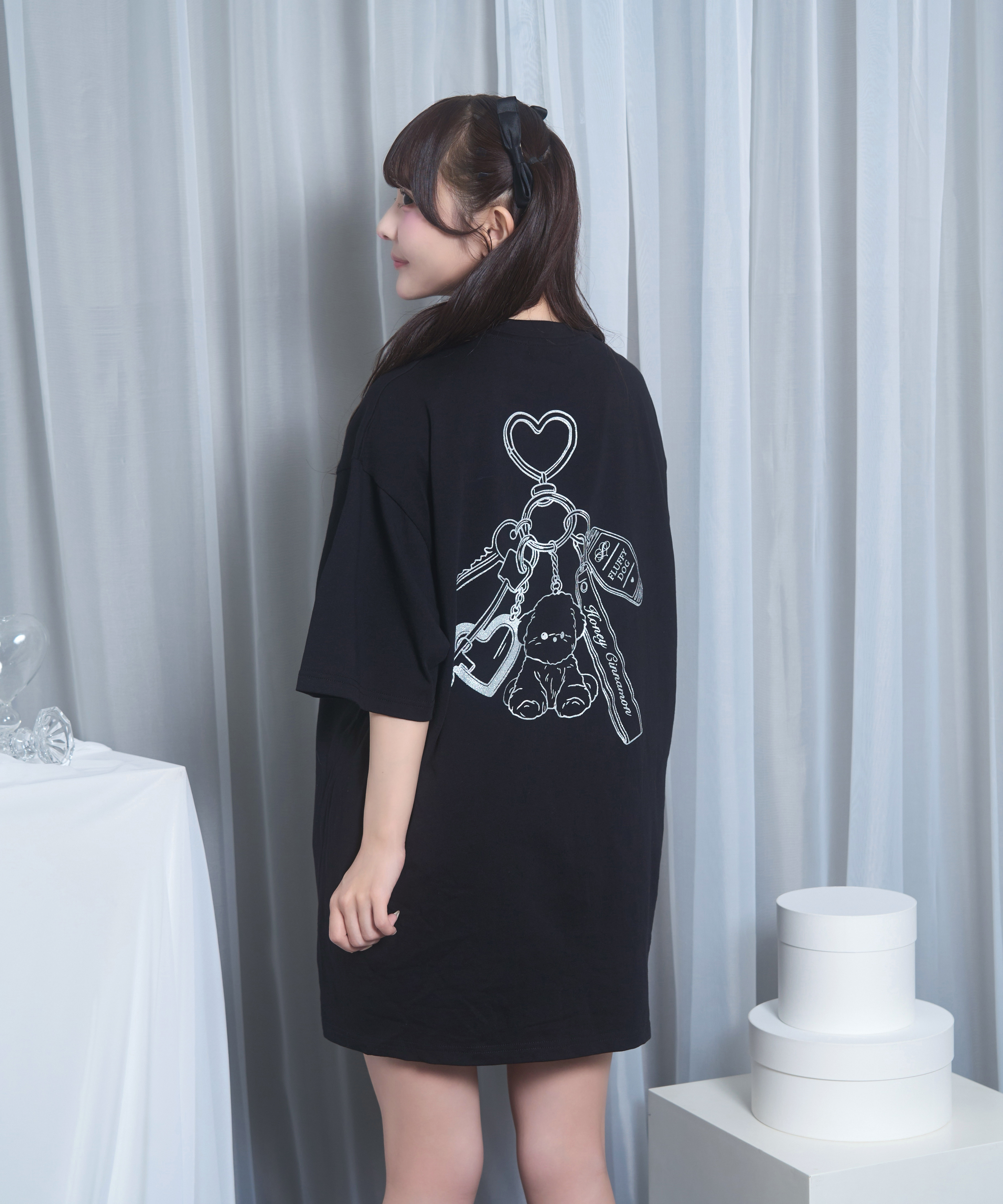dog charm Tシャツ