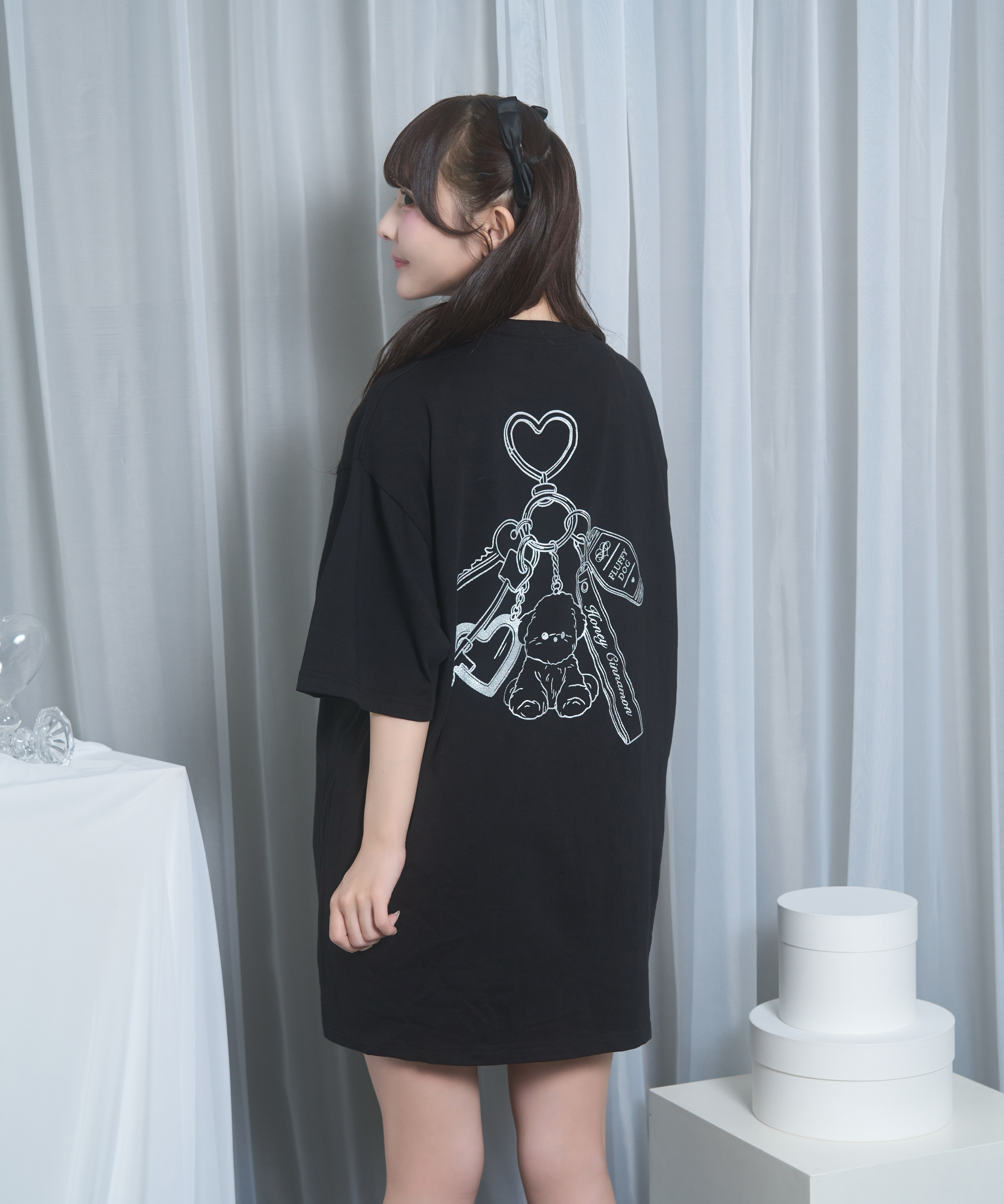 dog charm Tシャツ
