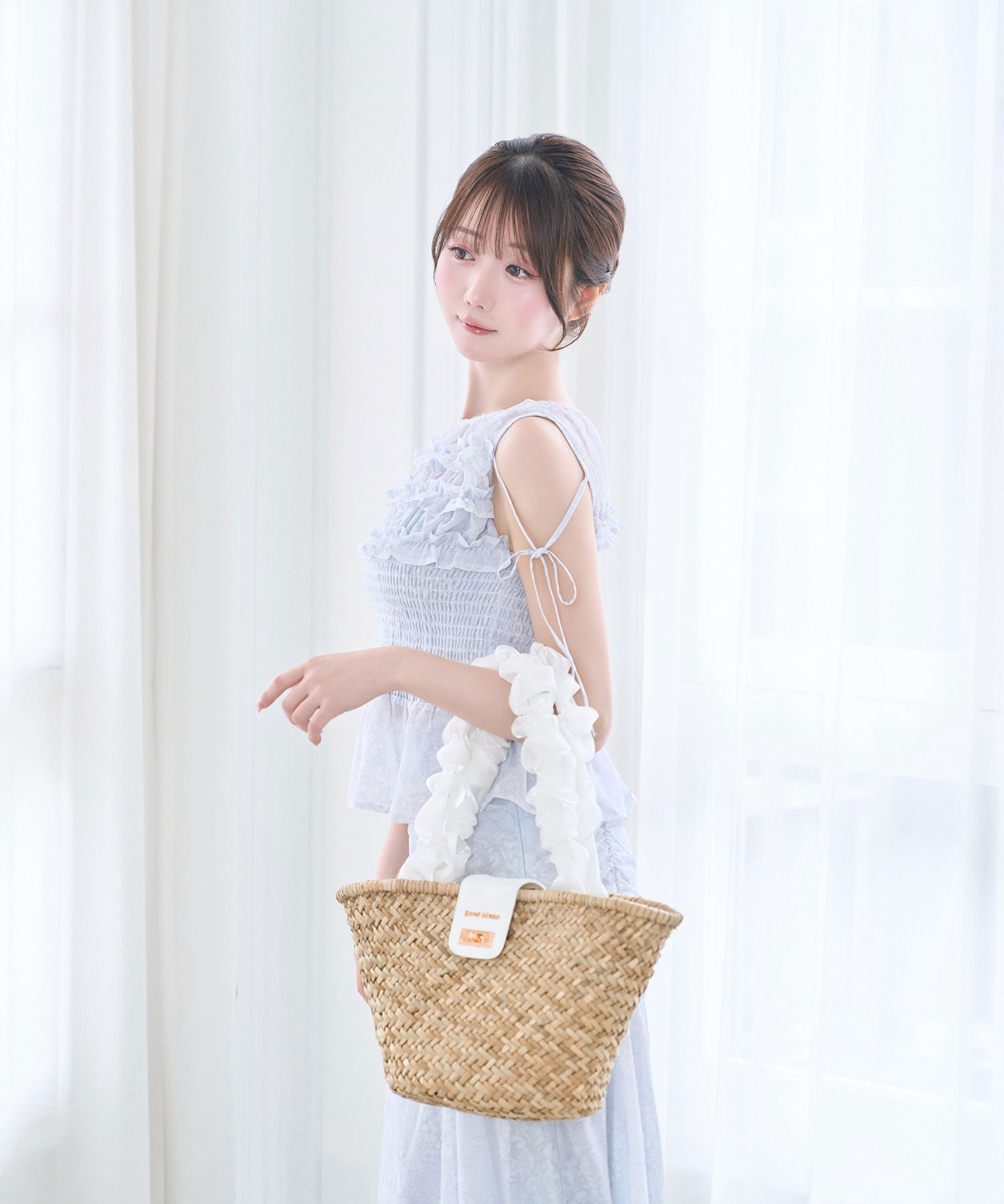 Scrunch handle basket bag