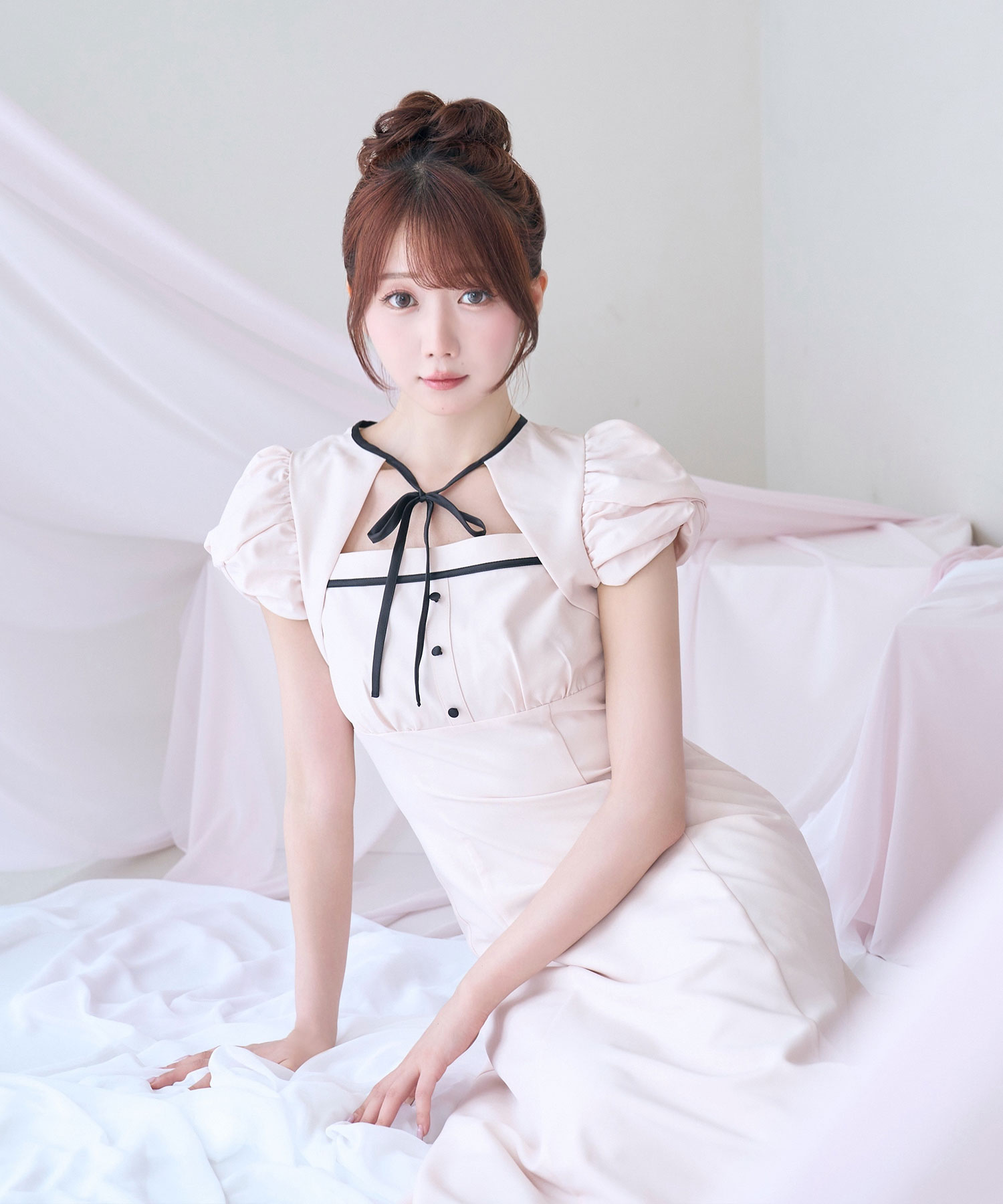 Piping puff sleeve dress