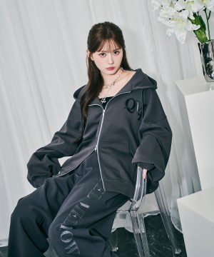 UNISEX QMワッペンジップパーカー / チャコールグレー