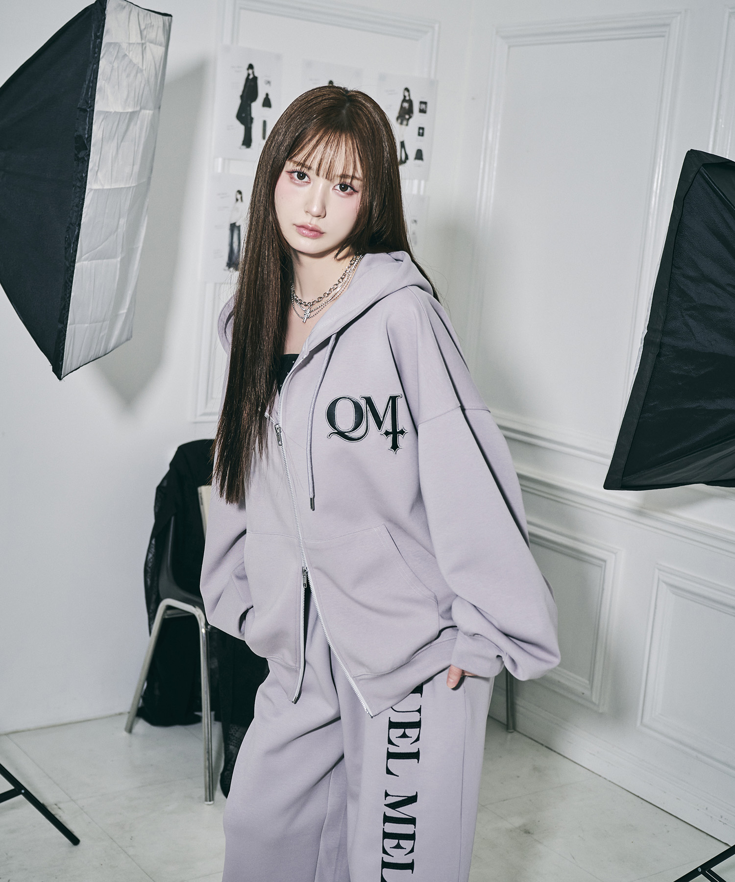UNISEX QMワッペンジップパーカー / グレー