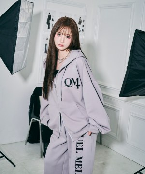 UNISEX QMワッペンジップパーカー / グレー