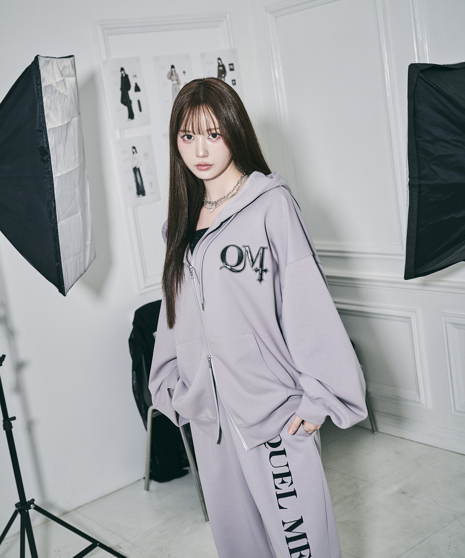 UNISEX QMワッペンジップパーカー / グレー