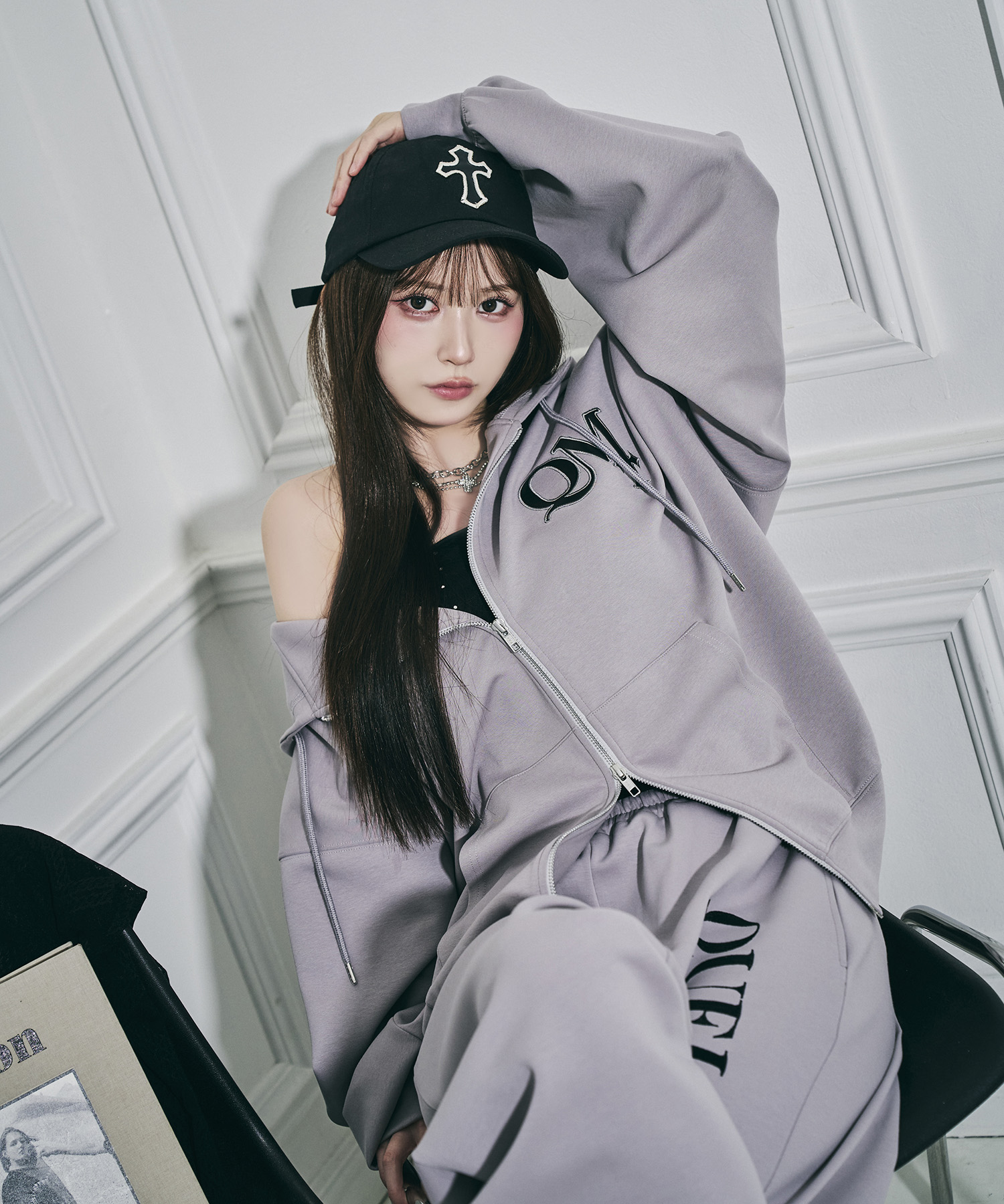 UNISEX QMワッペンジップパーカー / グレー