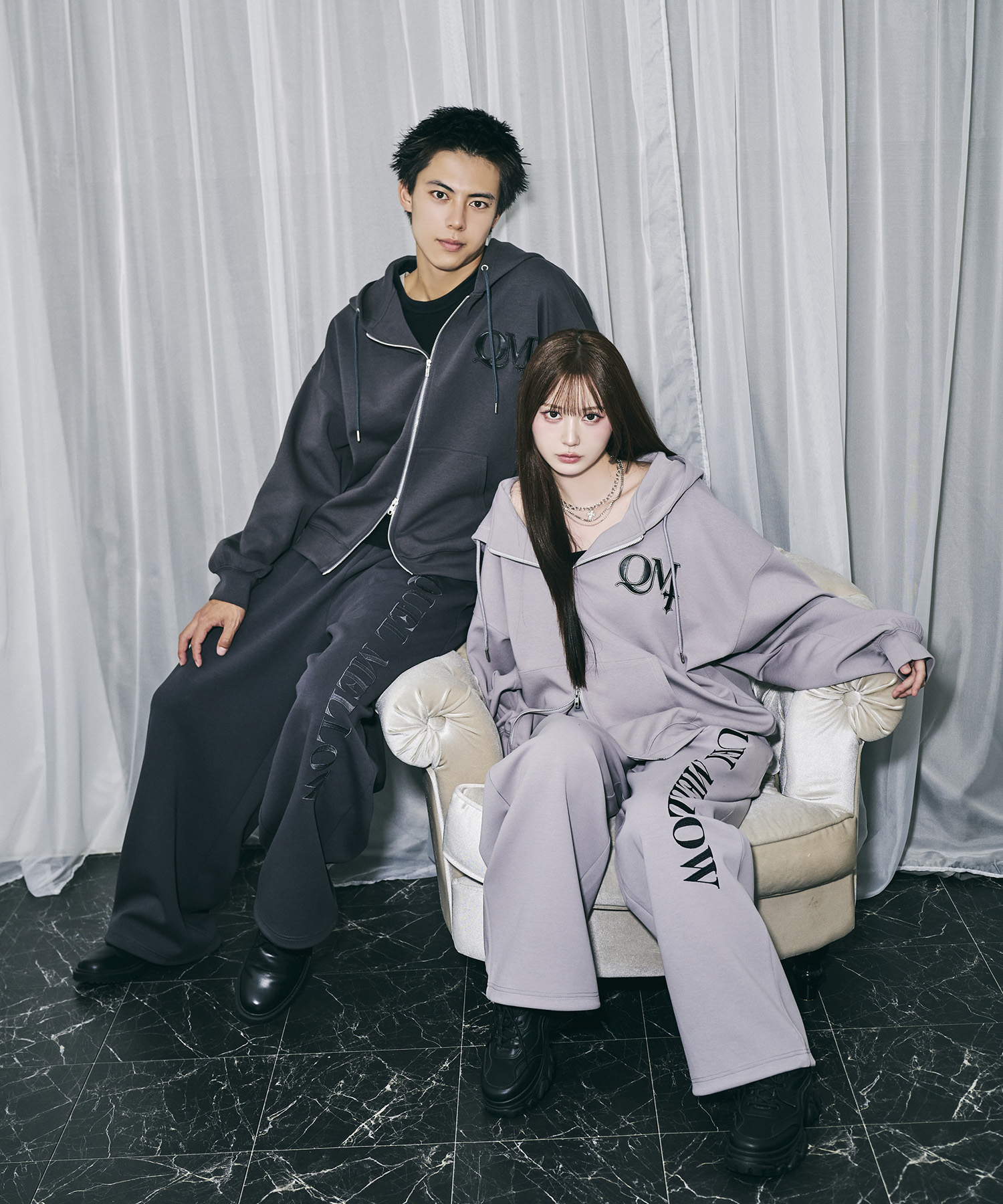 UNISEX QMワッペンジップパーカー / グレー