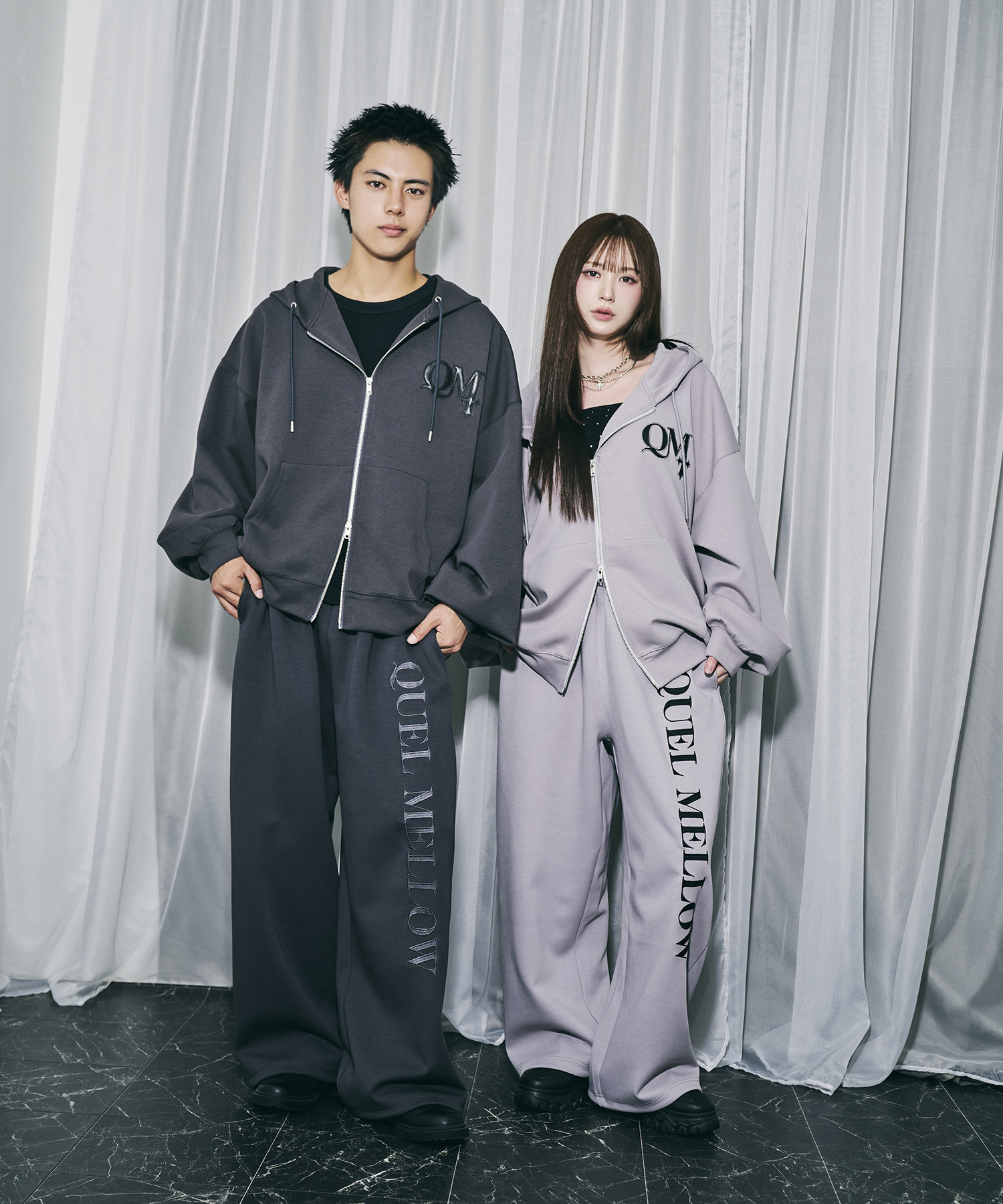 UNISEX QMワッペンジップパーカー / グレー