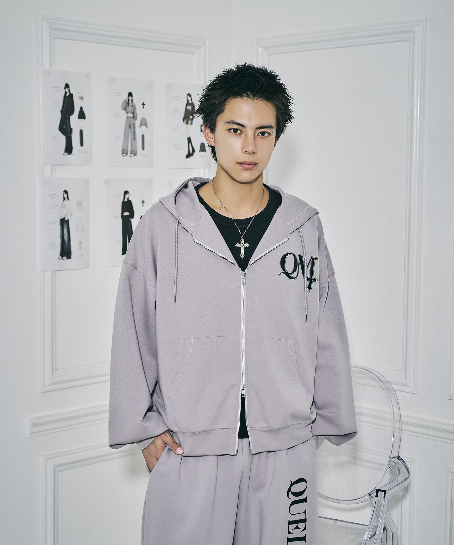 UNISEX QMワッペンジップパーカー / グレー