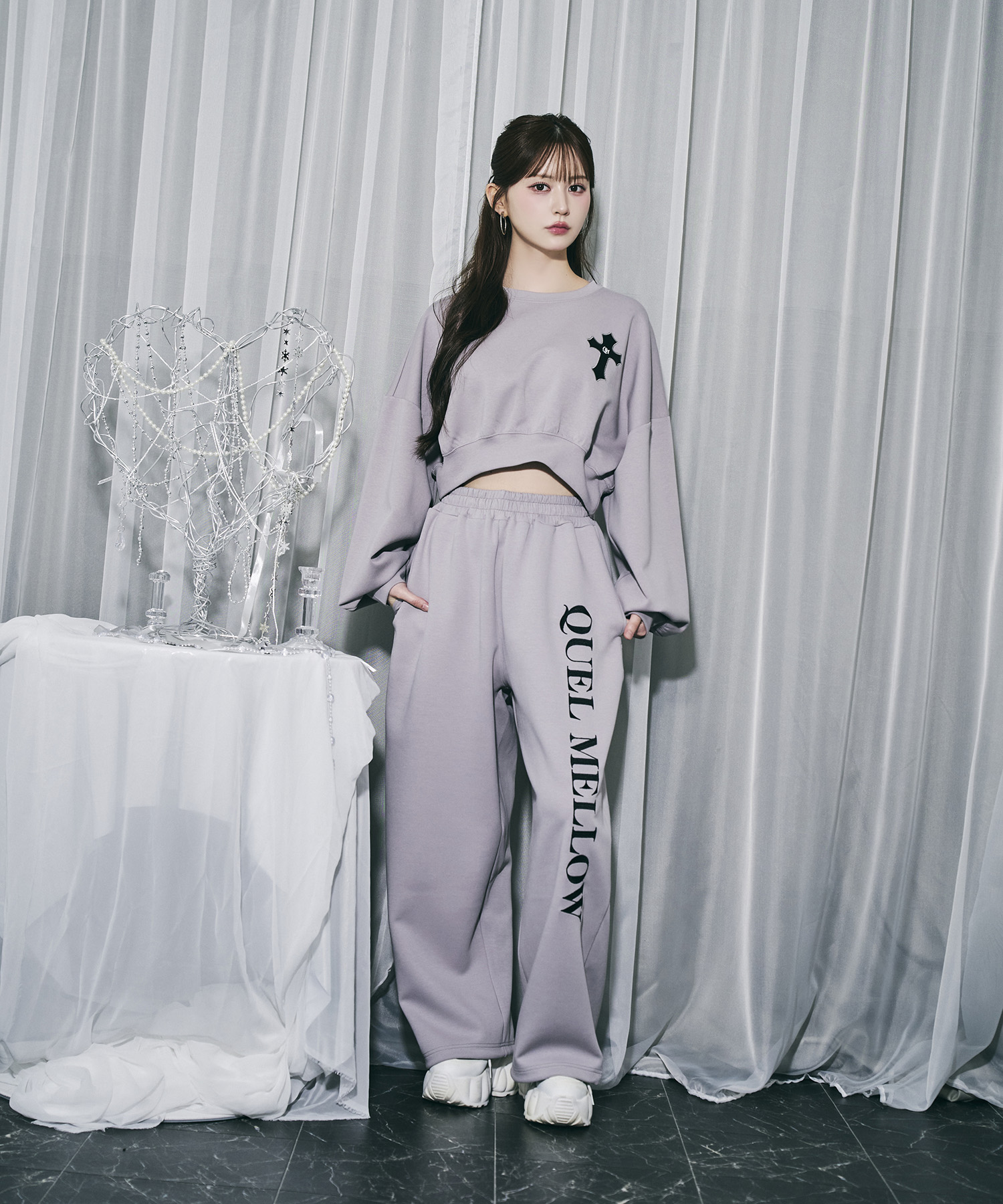 UNISEX エンブロイダリーロゴスウェットパンツ / グレー