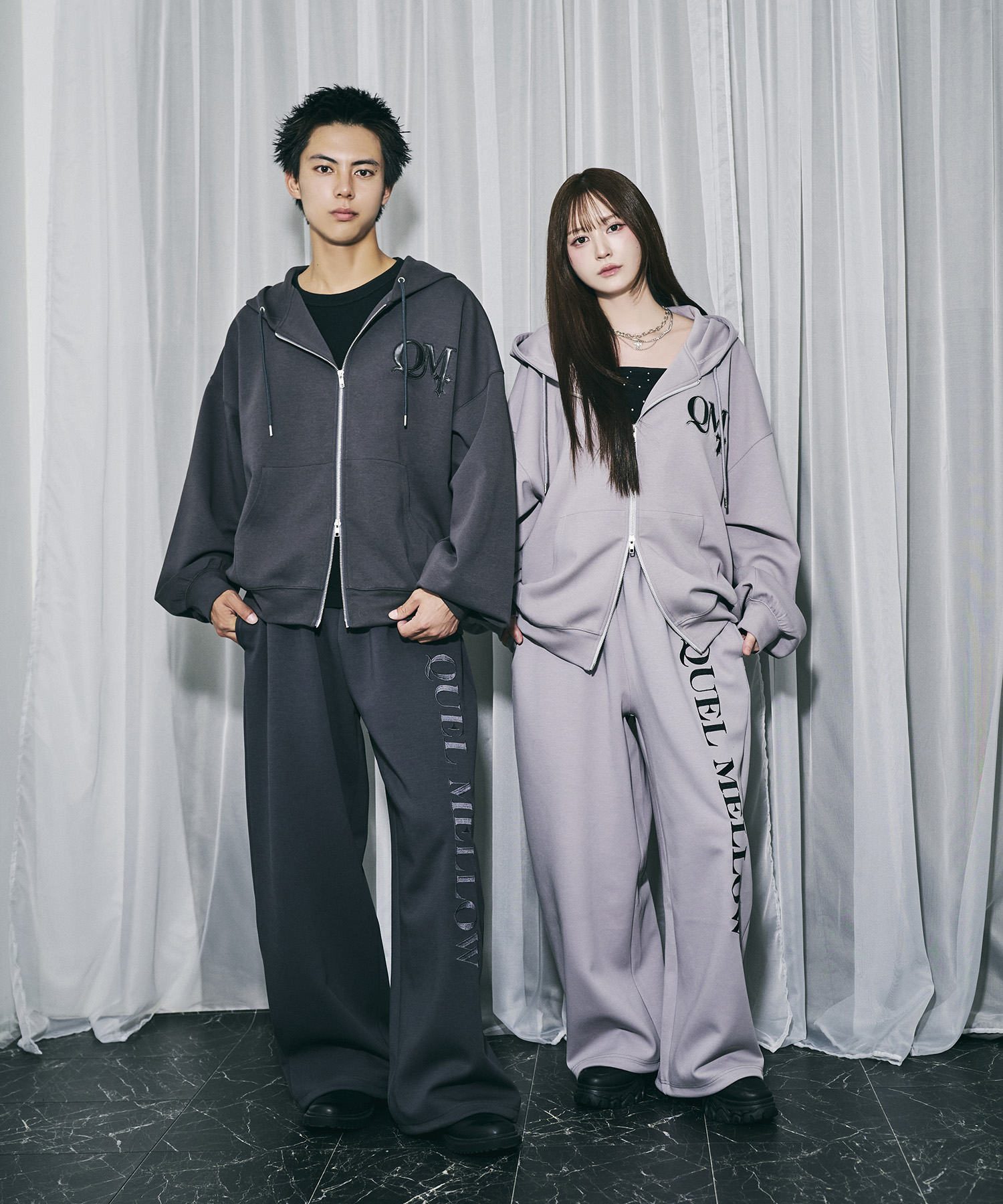 UNISEX エンブロイダリーロゴスウェットパンツ / グレー