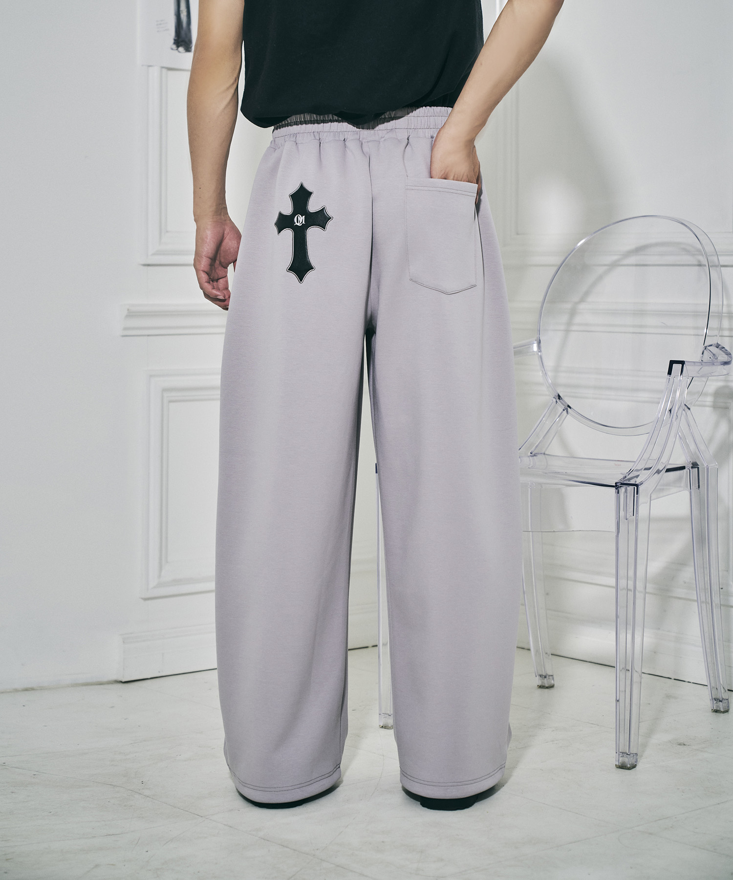 UNISEX エンブロイダリーロゴスウェットパンツ / グレー