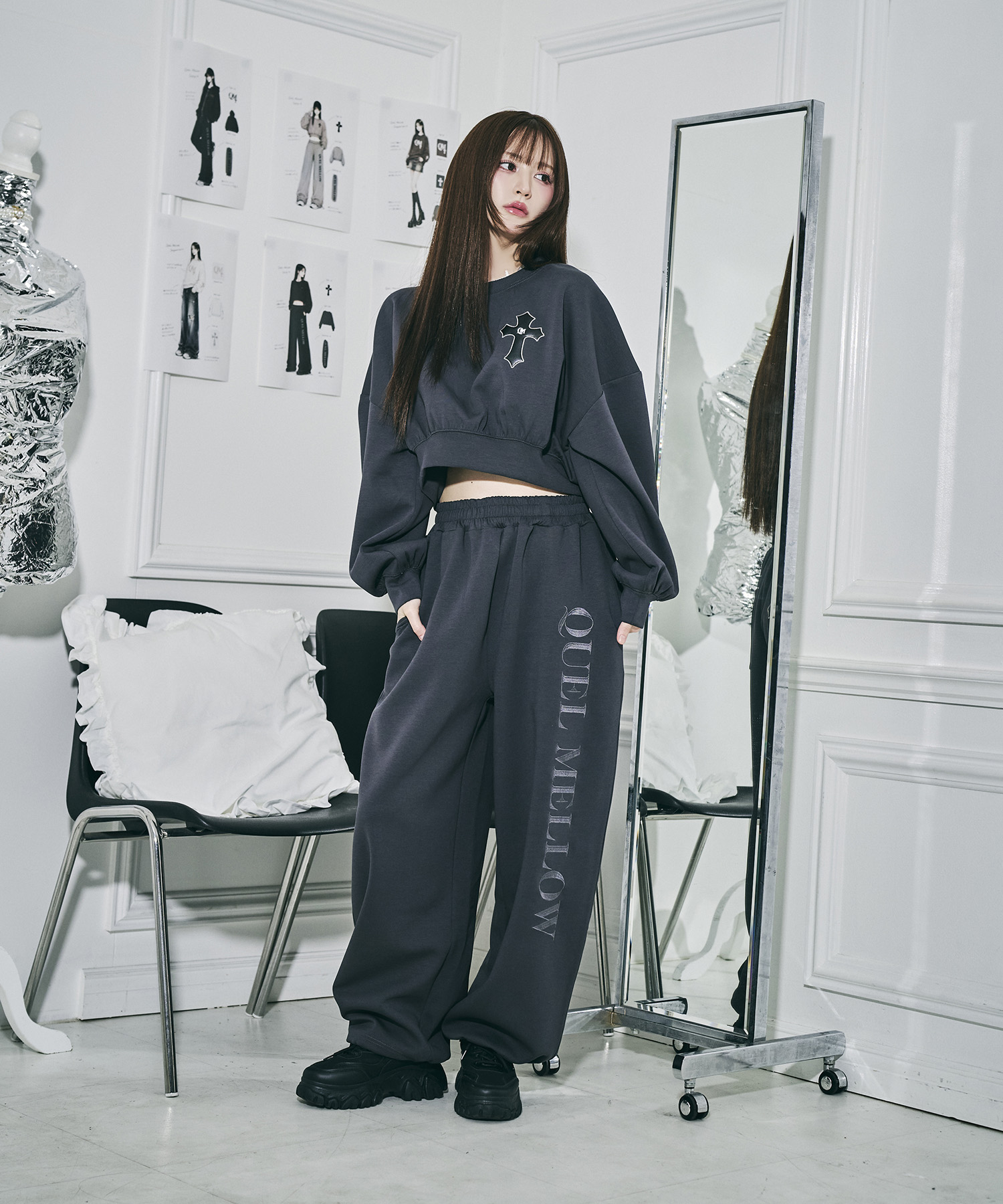 UNISEX エンブロイダリーロゴスウェットパンツ / チャコールグレー
