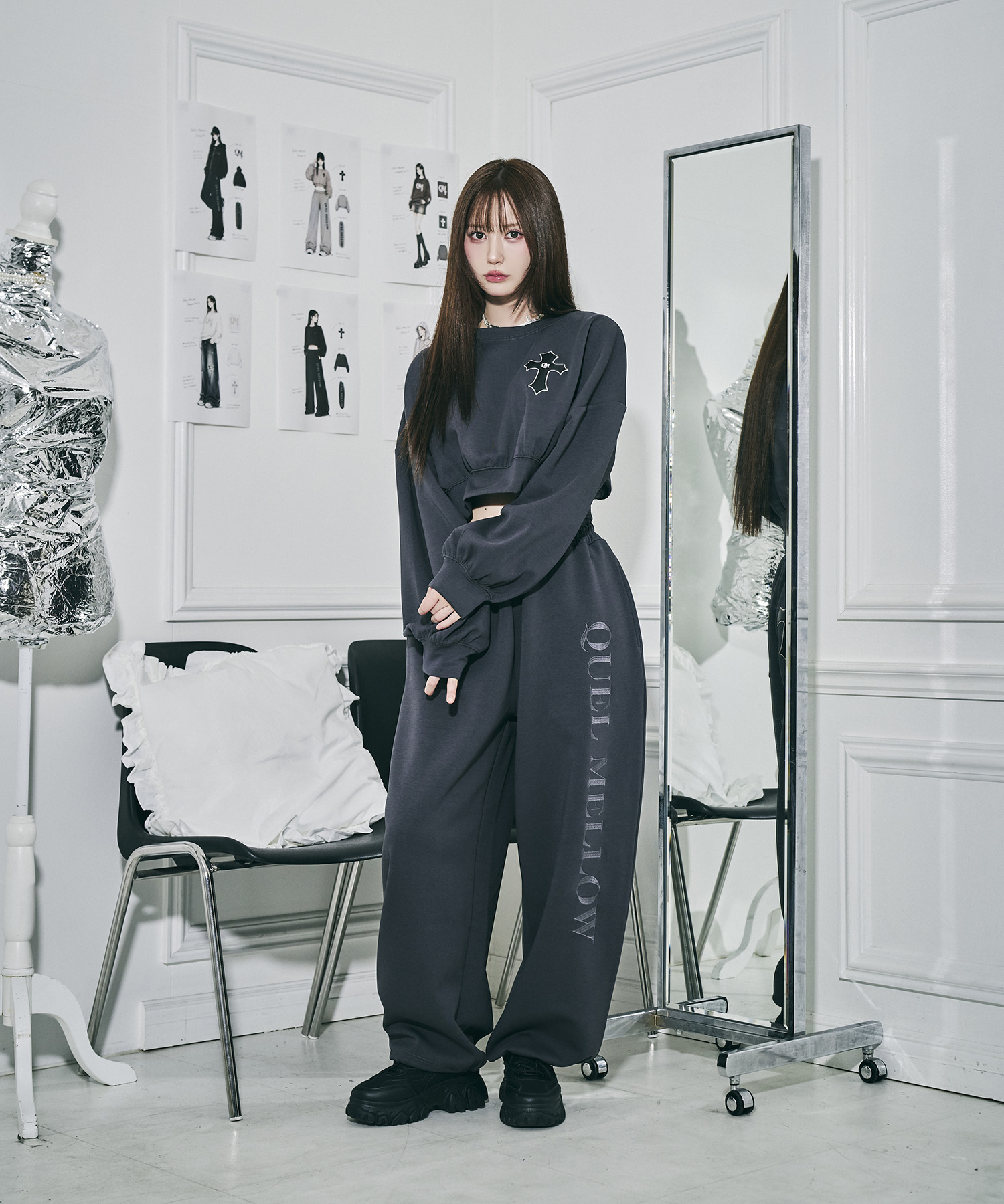 UNISEX エンブロイダリーロゴスウェットパンツ / チャコールグレー
