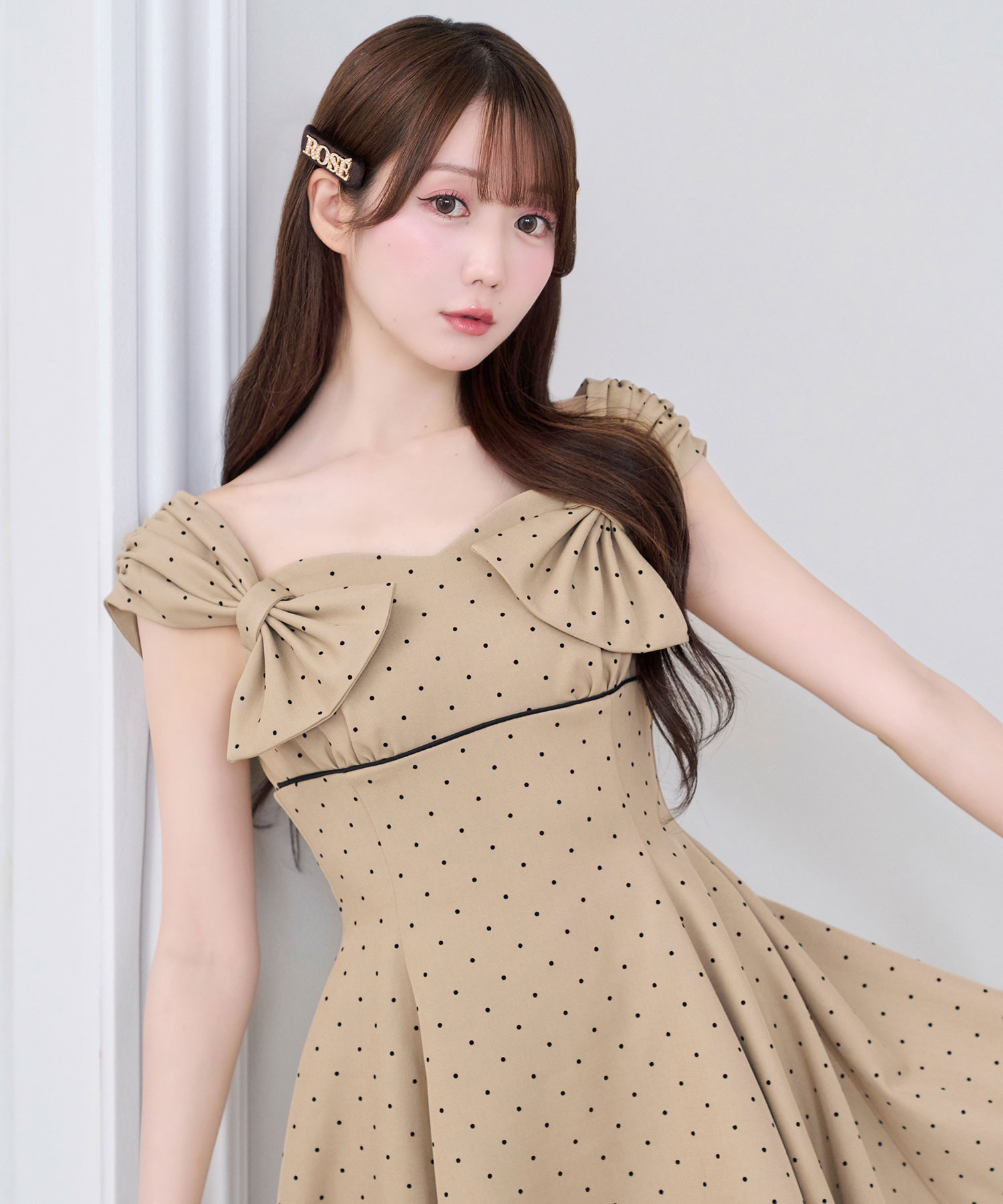 Shoulder ribbon flare dots o/p