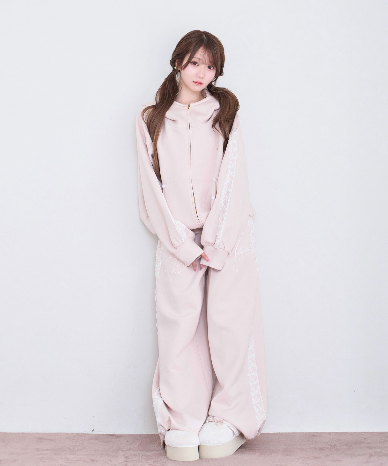 Rose lace sweat pants