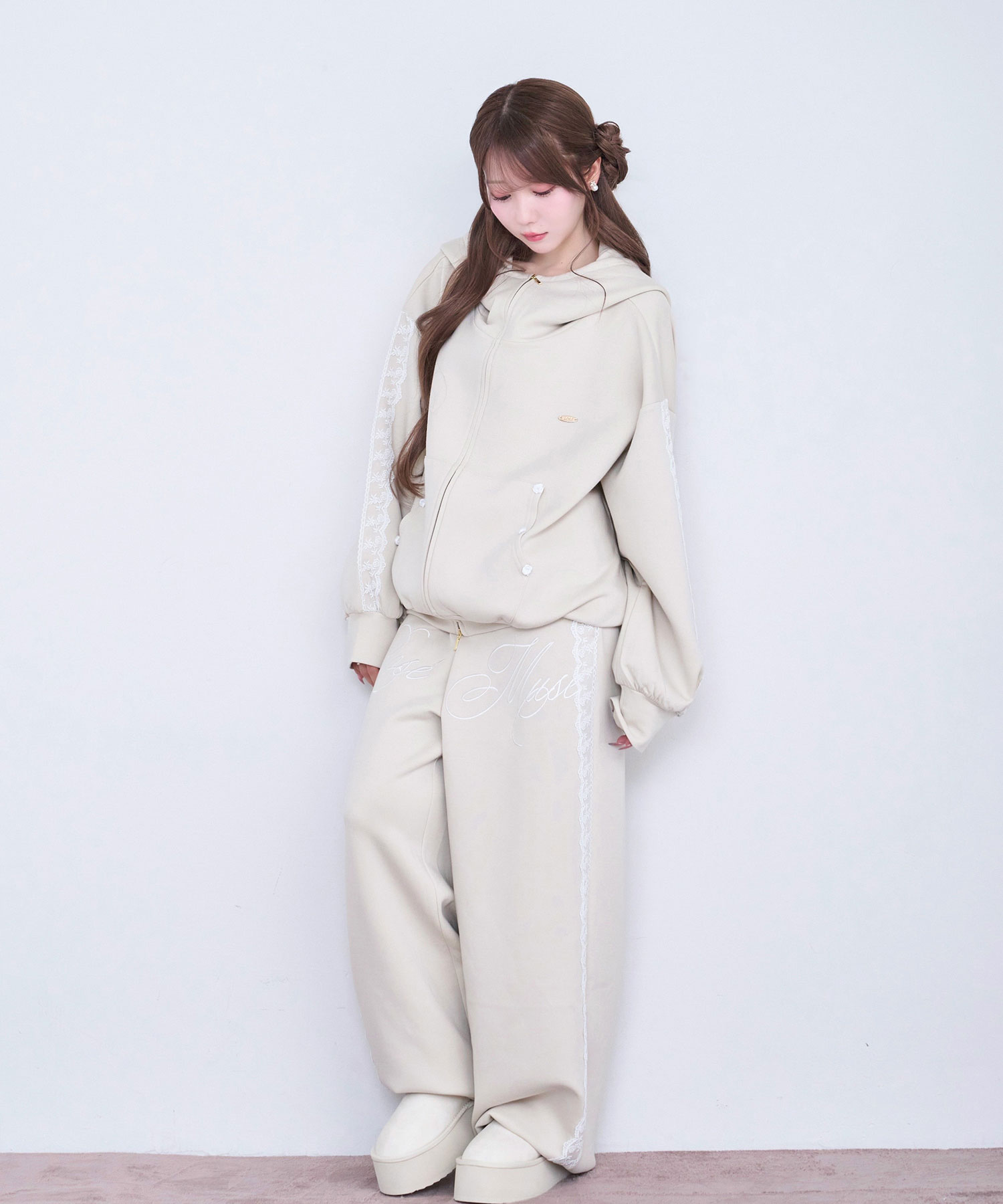Rose lace sweat pants