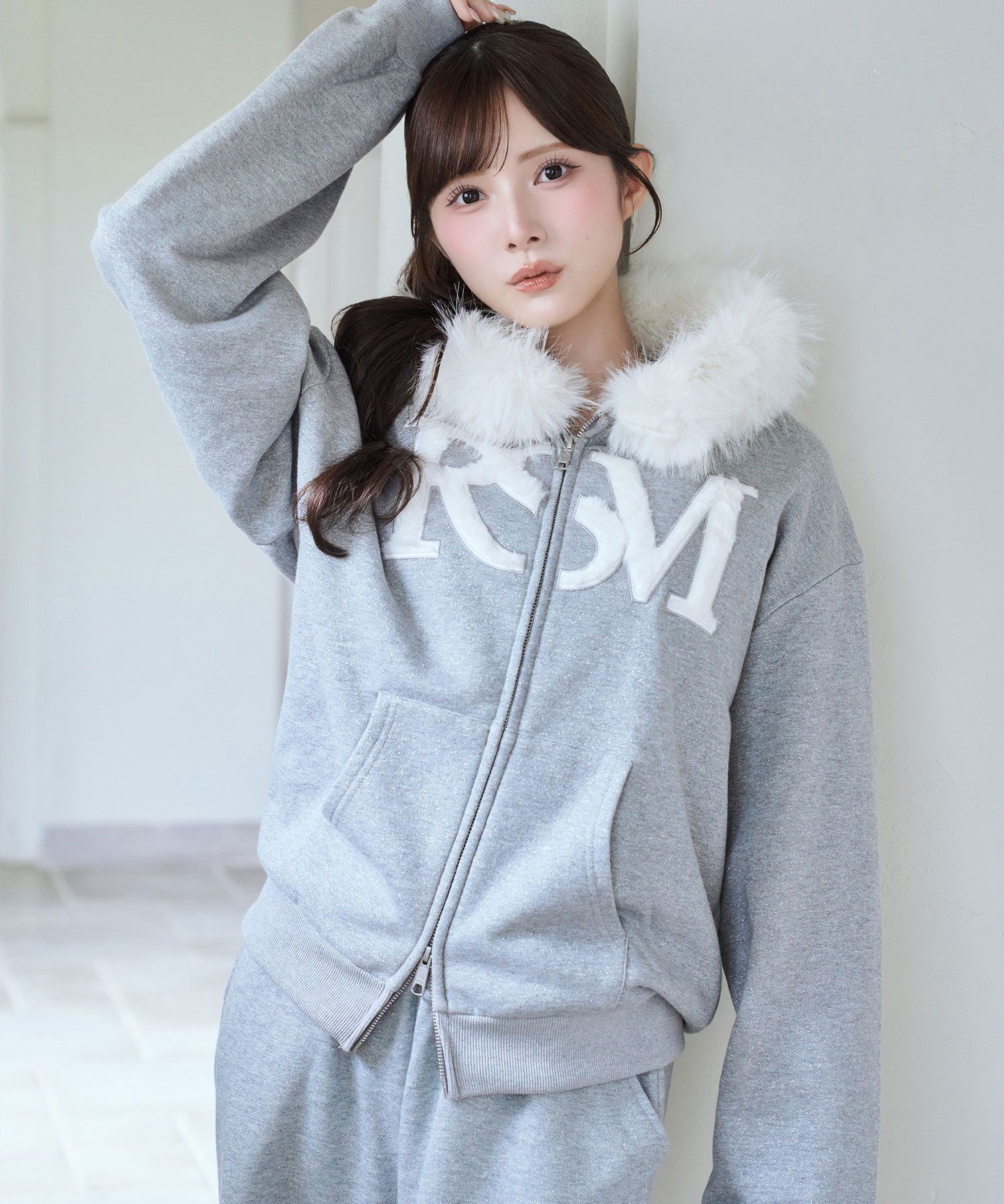 Fur logo zip hoodie