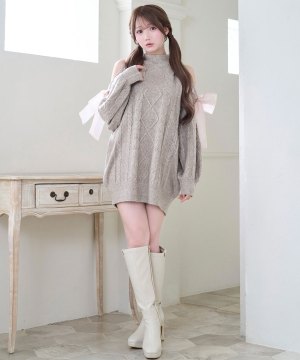Cold shoulder ribbon cable knit