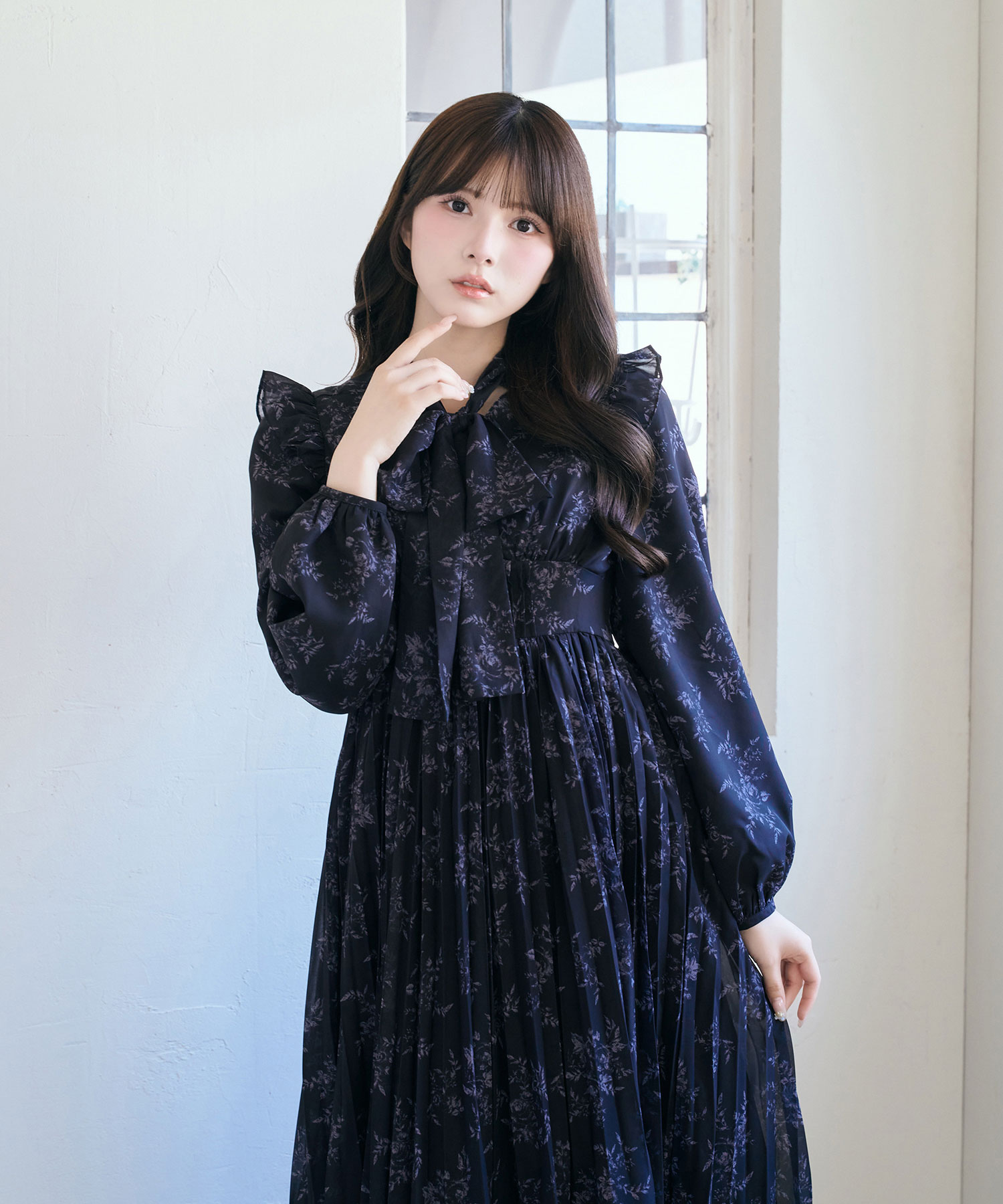 Line floral bow pleats dress