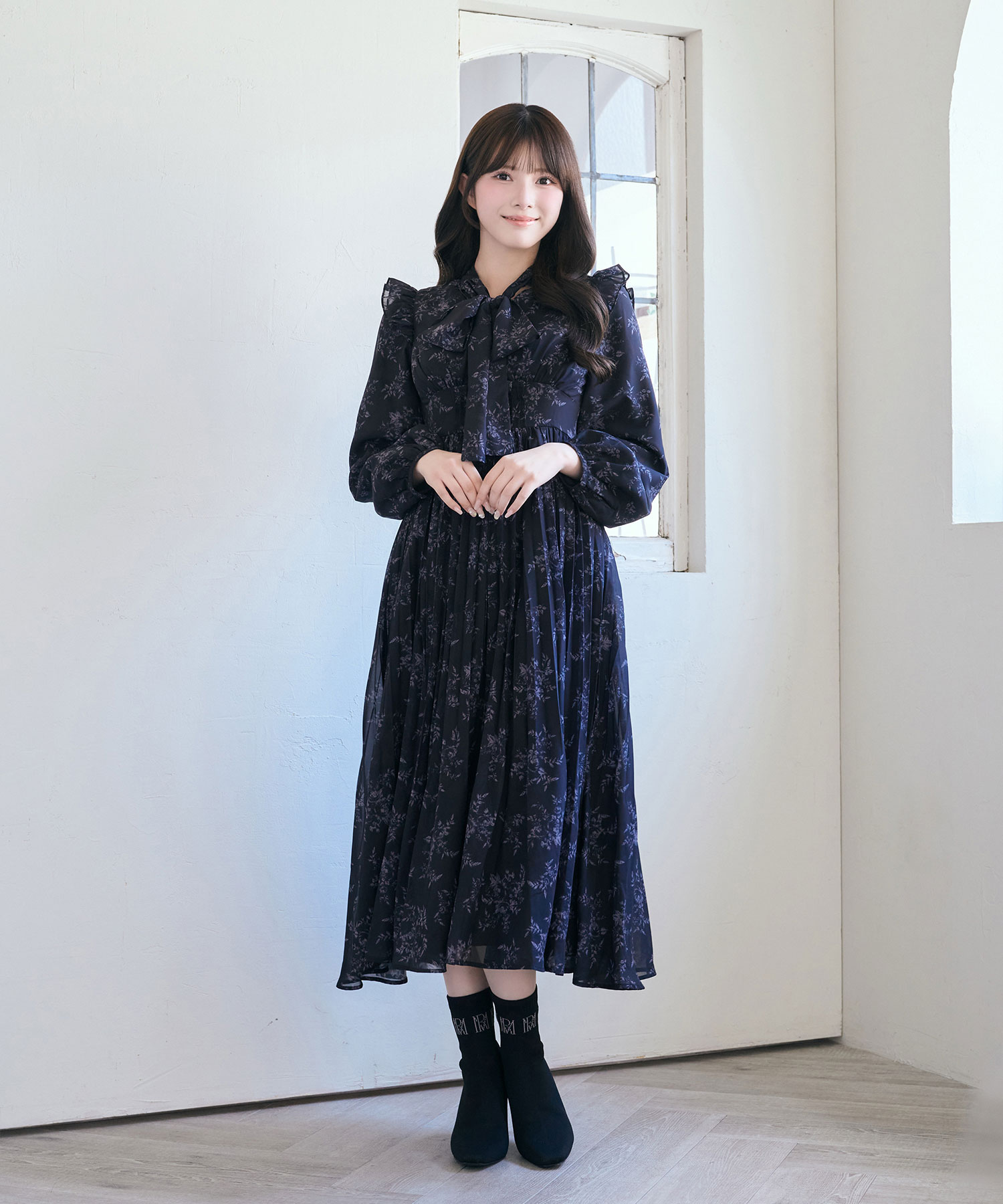 Line floral bow pleats dress
