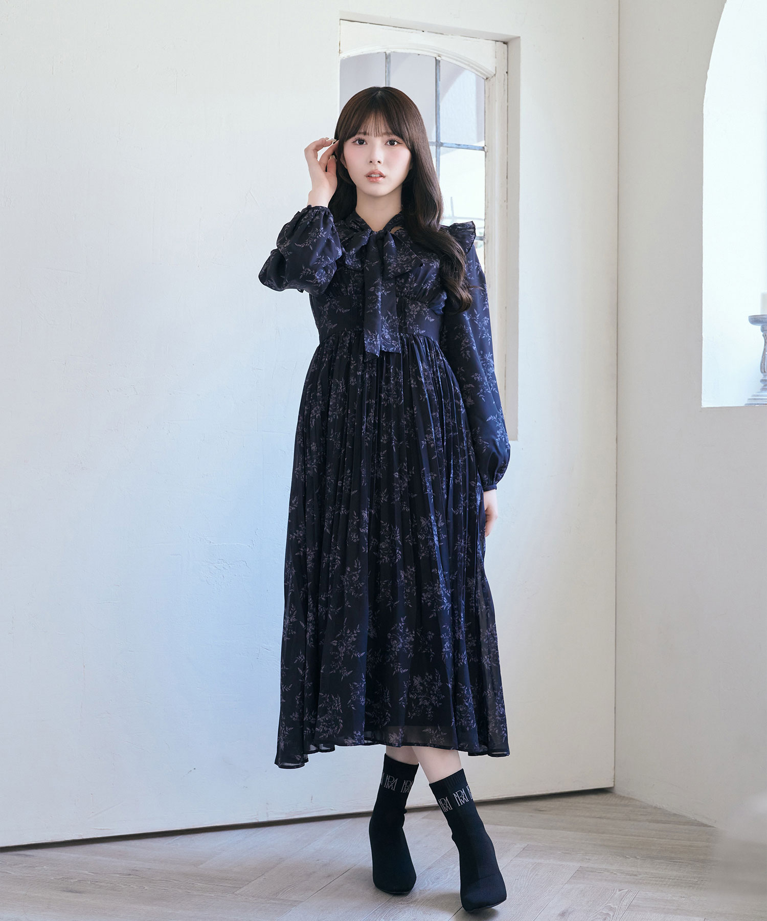 Line floral bow pleats dress