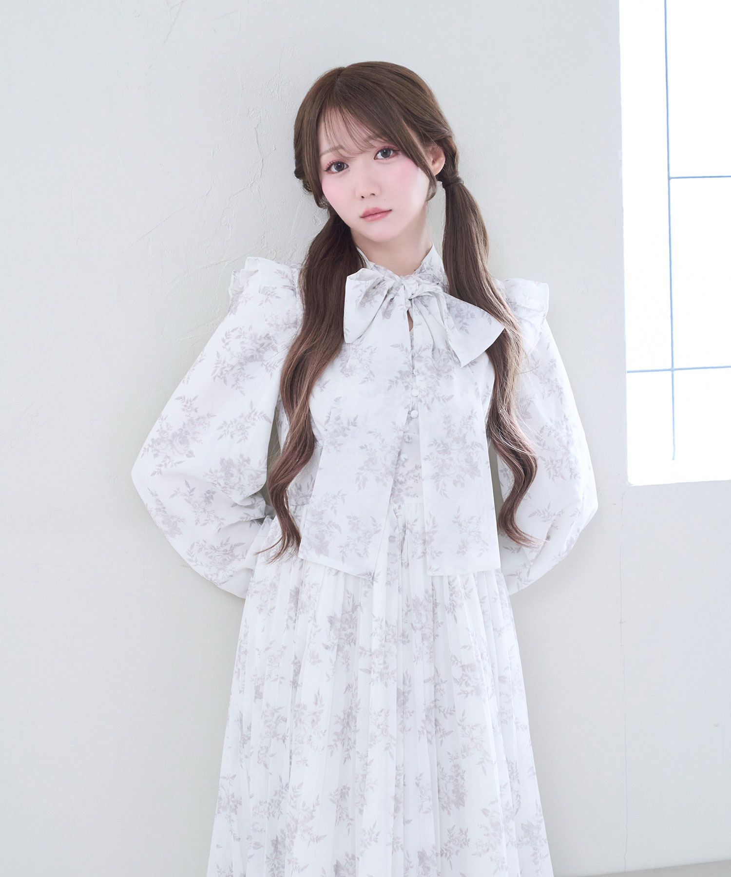 Line floral bow pleats dress