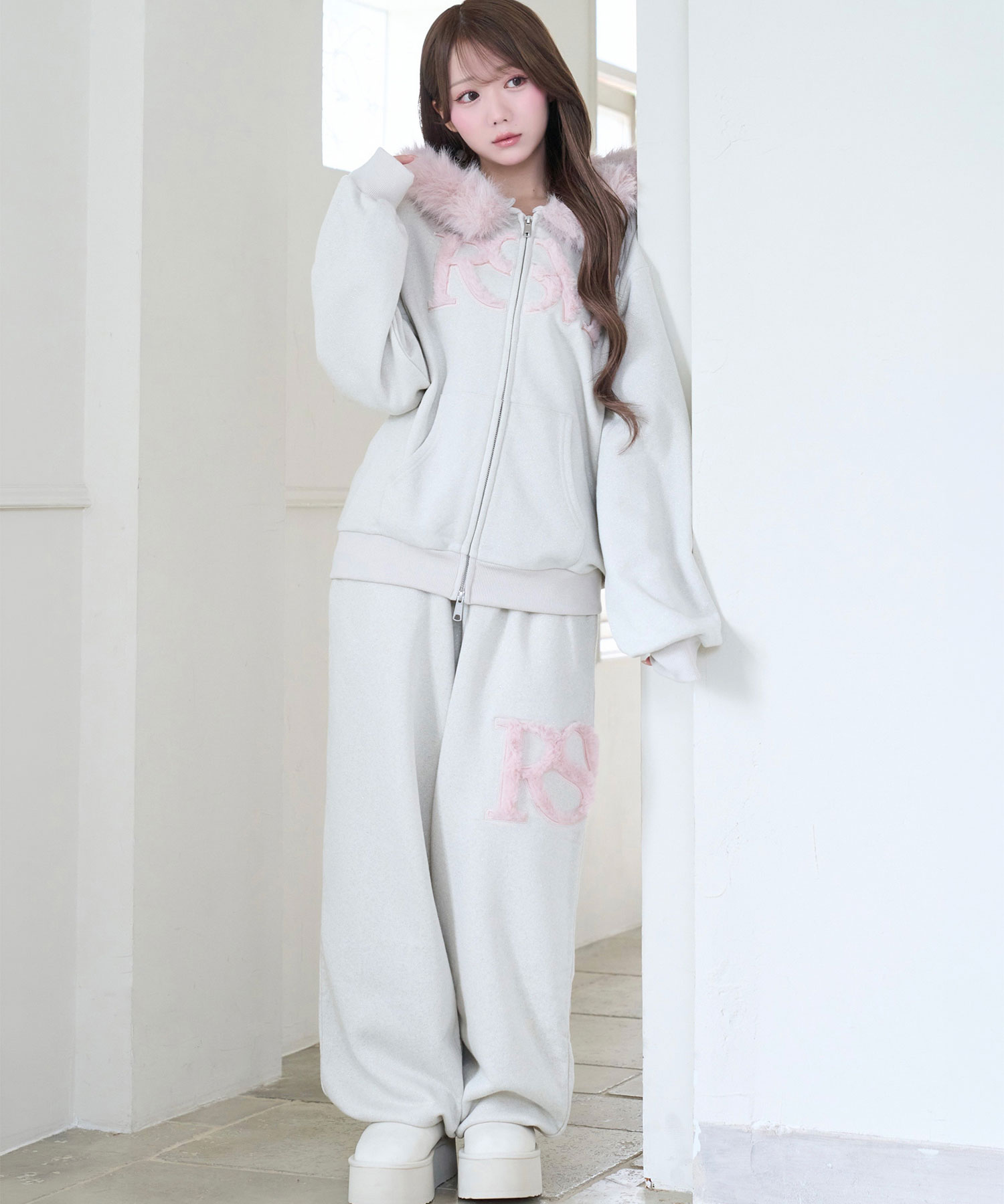 Fur logo sweat pants